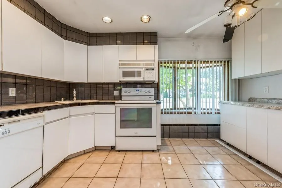15 Bunker Lane, Oyster Bay, NY, 4 Bedrooms Bedrooms, 7 Rooms Rooms,2 BathroomsBathrooms,Residential Lease,For Rent,Bunker,0,1065809 15 Bunker Lane, Oyster Bay, NY, 4 Bedrooms Bedrooms, 7 Rooms Rooms,2 BathroomsBathrooms,Residential Lease,For Rent,Bunker,0,1065809
