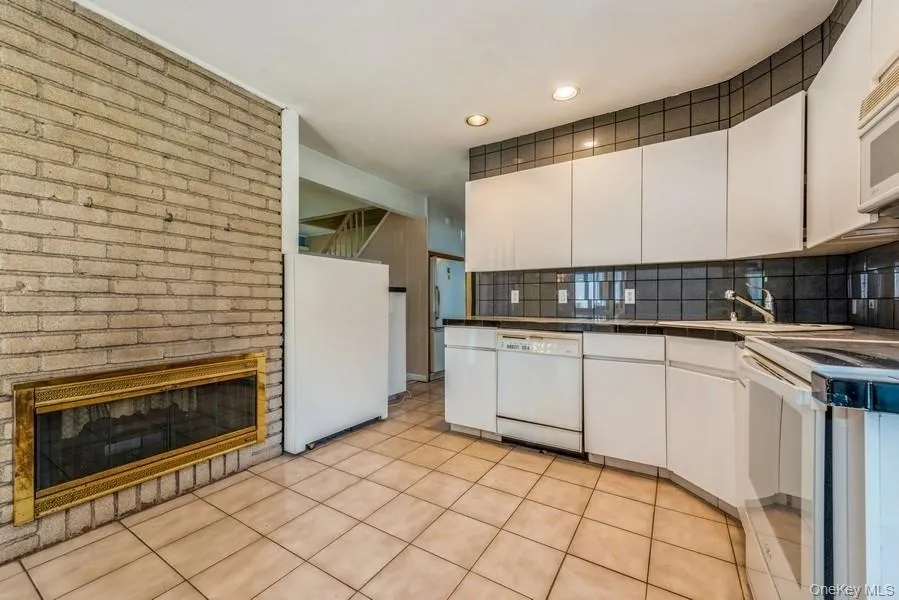 15 Bunker Lane, Oyster Bay, NY, 4 Bedrooms Bedrooms, 7 Rooms Rooms,2 BathroomsBathrooms,Residential Lease,For Rent,Bunker,0,1065809 15 Bunker Lane, Oyster Bay, NY, 4 Bedrooms Bedrooms, 7 Rooms Rooms,2 BathroomsBathrooms,Residential Lease,For Rent,Bunker,0,1065809