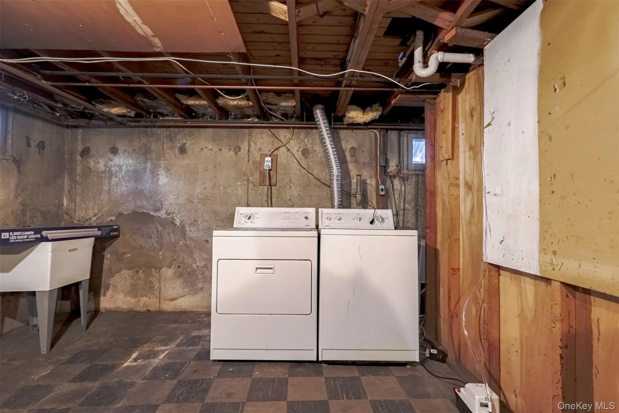 3 Poplar Avenue, Oyster Bay, NY, 4 Bedrooms Bedrooms, 7 Rooms Rooms,1 BathroomBathrooms,Residential Lease,For Rent,Poplar,0,1065818 3 Poplar Avenue, Oyster Bay, NY, 4 Bedrooms Bedrooms, 7 Rooms Rooms,1 BathroomBathrooms,Residential Lease,For Rent,Poplar,0,1065818