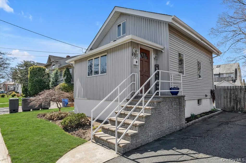 491 Oakland Avenue, Hempstead, NY , With , 2 Bedroom , and , 4 Room , 1 Bathroom , For , Residential Lease , For Rent , 1065867 , MLSID,1065867 491 Oakland Avenue, Hempstead, NY , With , 2 Bedroom , and , 4 Room , 1 Bathroom , For , Residential Lease , For Rent , 1065867 , MLSID,1065867