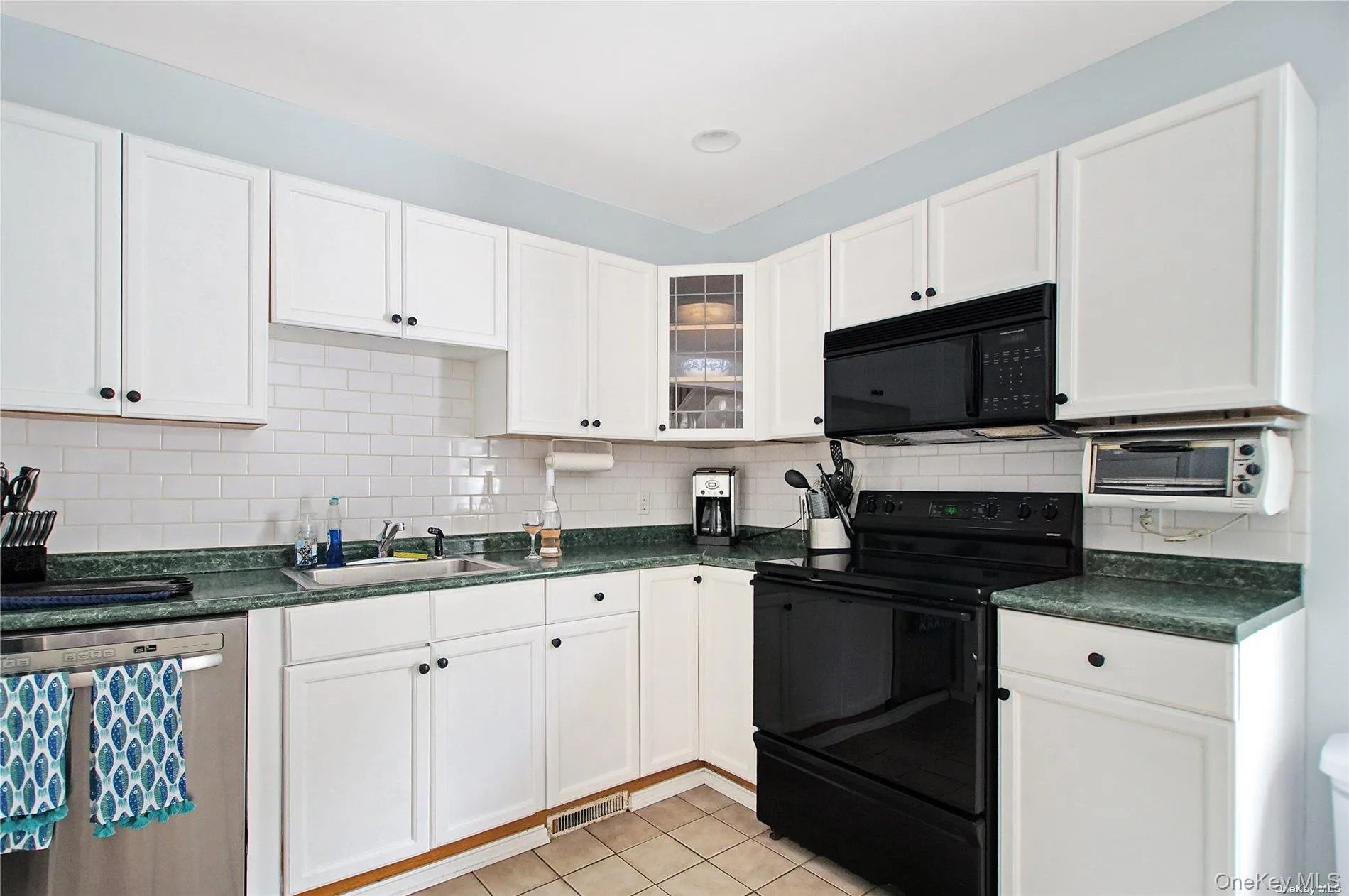16 Norbury Road, Southampton, NY, 4 Bedrooms Bedrooms, 8 Rooms Rooms,2 BathroomsBathrooms,Residential Lease,For Rent,Norbury,0,1065884 16 Norbury Road, Southampton, NY, 4 Bedrooms Bedrooms, 8 Rooms Rooms,2 BathroomsBathrooms,Residential Lease,For Rent,Norbury,0,1065884