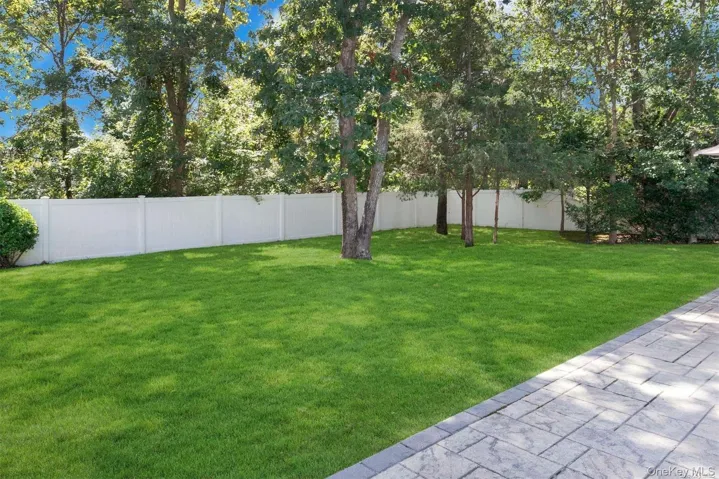 16 Norbury Road, Southampton, New York 11946