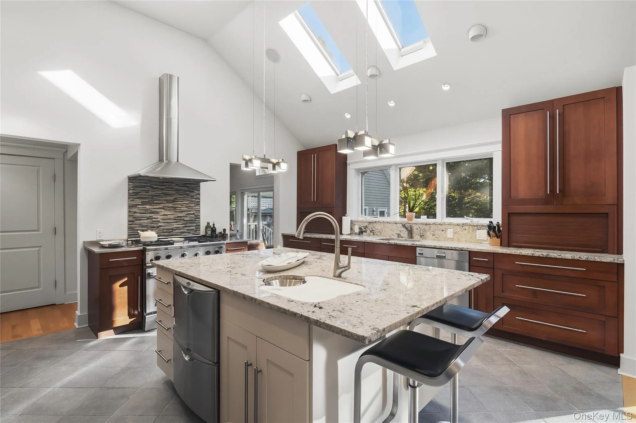 55 White Oak Lane, Southampton, NY , With , 3 Bedroom , and , 13 Room , 3 Bathroom , For , Residential Lease , For Rent , 1065928 , MLSID,1065928 55 White Oak Lane, Southampton, NY , With , 3 Bedroom , and , 13 Room , 3 Bathroom , For , Residential Lease , For Rent , 1065928 , MLSID,1065928