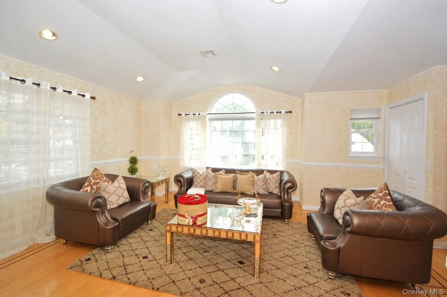 74 Firwood Road, North Hempstead, NY , With , 2 Bedroom , and , 6 Room , 2 Bathroom , For , Residential Lease , For Rent , 1065947 , MLSID,1065947 74 Firwood Road, North Hempstead, NY , With , 2 Bedroom , and , 6 Room , 2 Bathroom , For , Residential Lease , For Rent , 1065947 , MLSID,1065947