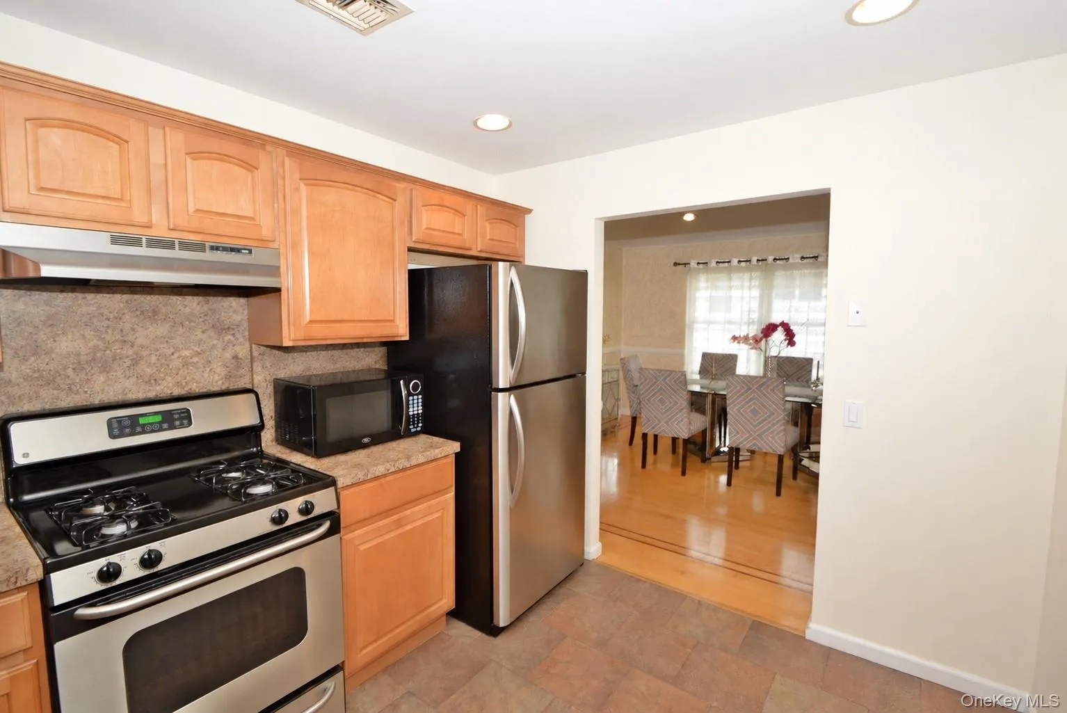 74 Firwood Road, North Hempstead, NY , With , 2 Bedroom , and , 6 Room , 2 Bathroom , For , Residential Lease , For Rent , 1065947 , MLSID,1065947 74 Firwood Road, North Hempstead, NY , With , 2 Bedroom , and , 6 Room , 2 Bathroom , For , Residential Lease , For Rent , 1065947 , MLSID,1065947