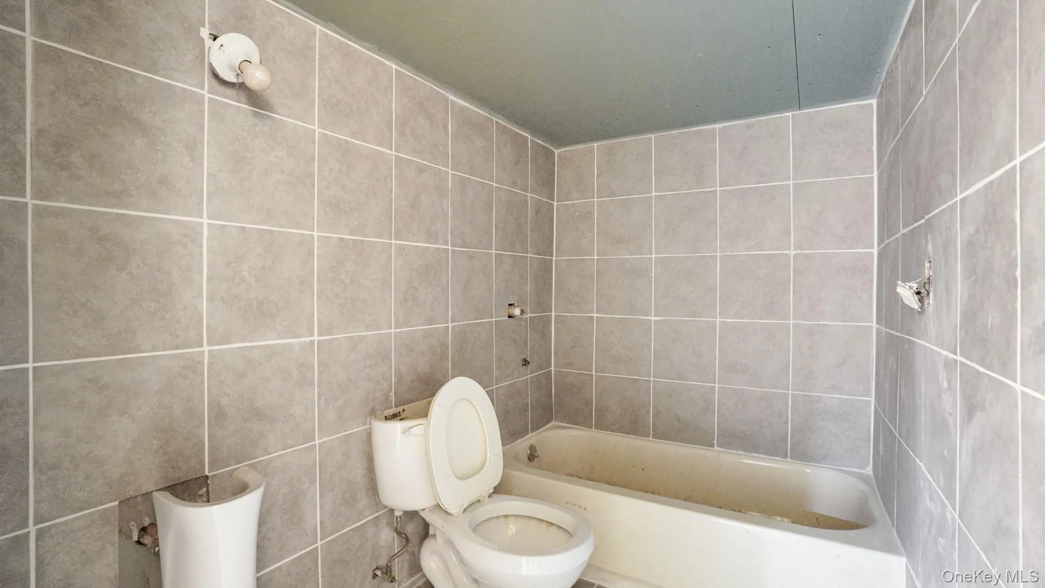 1596 Forks Road, Islip, NY, 4 Bedrooms Bedrooms, 8 Rooms Rooms,3 BathroomsBathrooms,Residential,For Rent,Forks,0,1065960 1596 Forks Road, Islip, NY, 4 Bedrooms Bedrooms, 8 Rooms Rooms,3 BathroomsBathrooms,Residential,For Rent,Forks,0,1065960