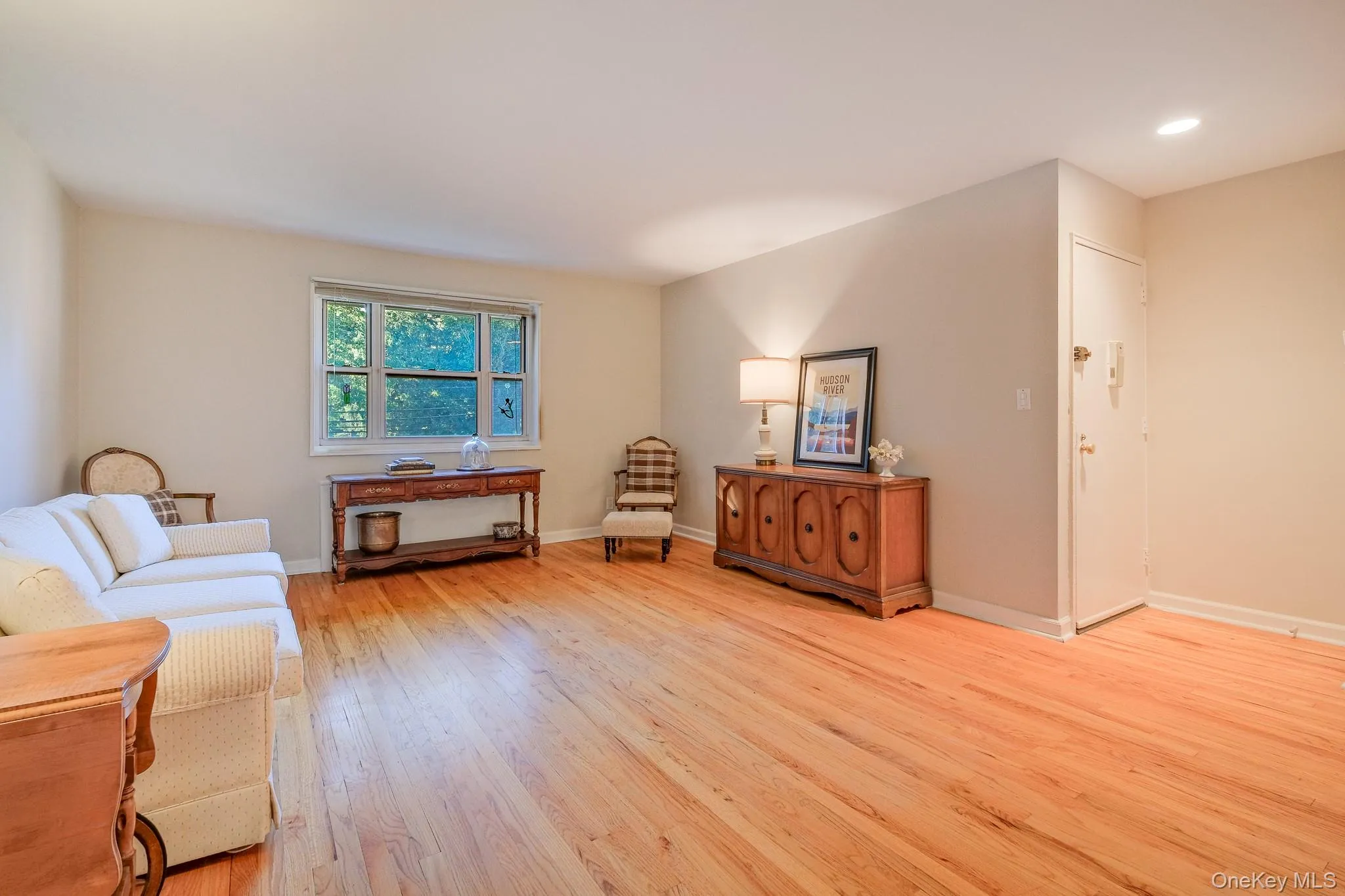 836 Broadway, Yonkers, NY, 2 Bedrooms Bedrooms, 5 Rooms Rooms,1 BathroomBathrooms,Residential,For Rent,Broadway,0,1065989 836 Broadway, Yonkers, NY, 2 Bedrooms Bedrooms, 5 Rooms Rooms,1 BathroomBathrooms,Residential,For Rent,Broadway,0,1065989