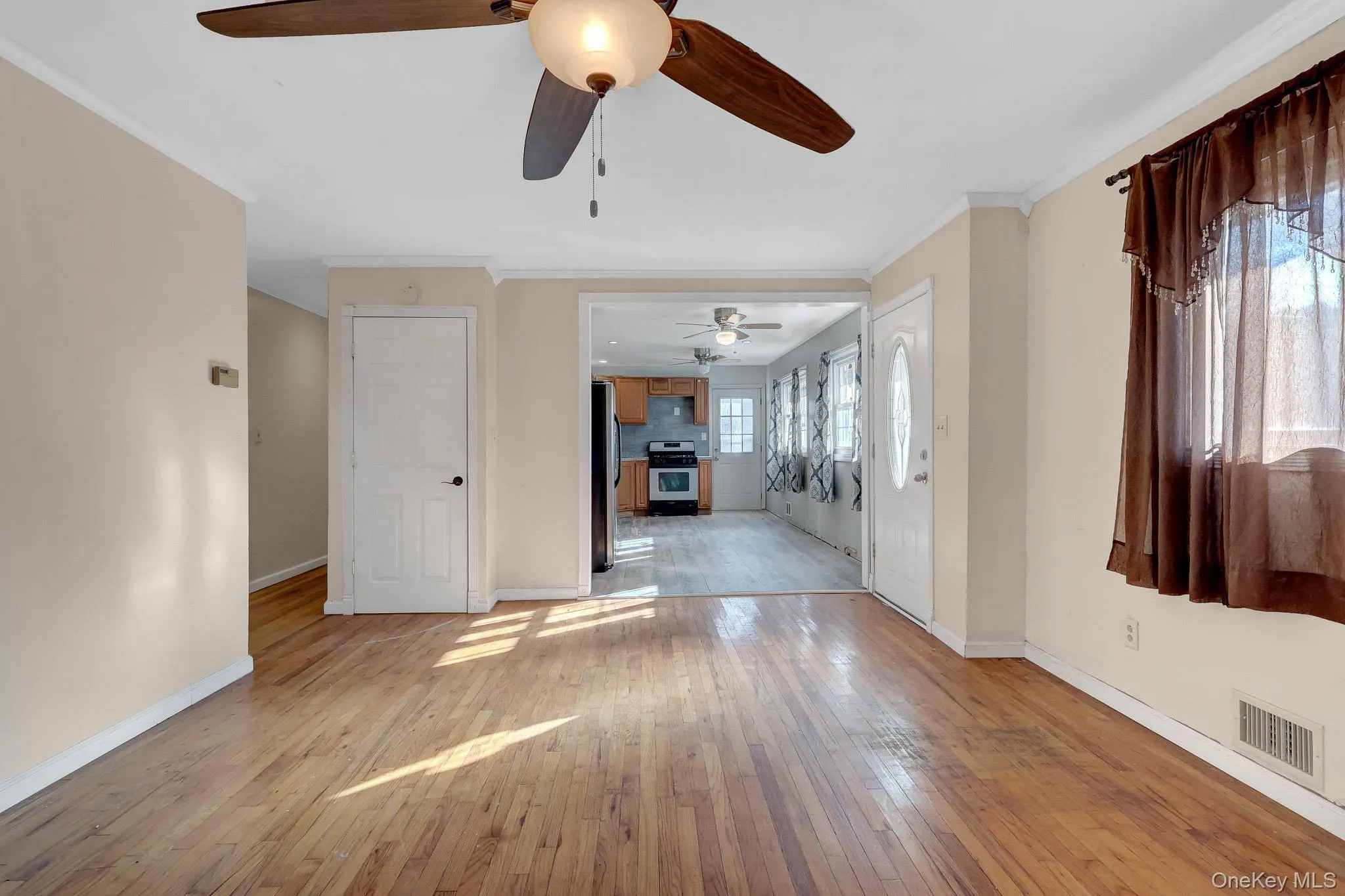 247 Delaware Avenue, Islip, NY, 6 Bedrooms Bedrooms, 12 Rooms Rooms,3 BathroomsBathrooms,Residential,For Rent,Delaware,0,1066009 247 Delaware Avenue, Islip, NY, 6 Bedrooms Bedrooms, 12 Rooms Rooms,3 BathroomsBathrooms,Residential,For Rent,Delaware,0,1066009