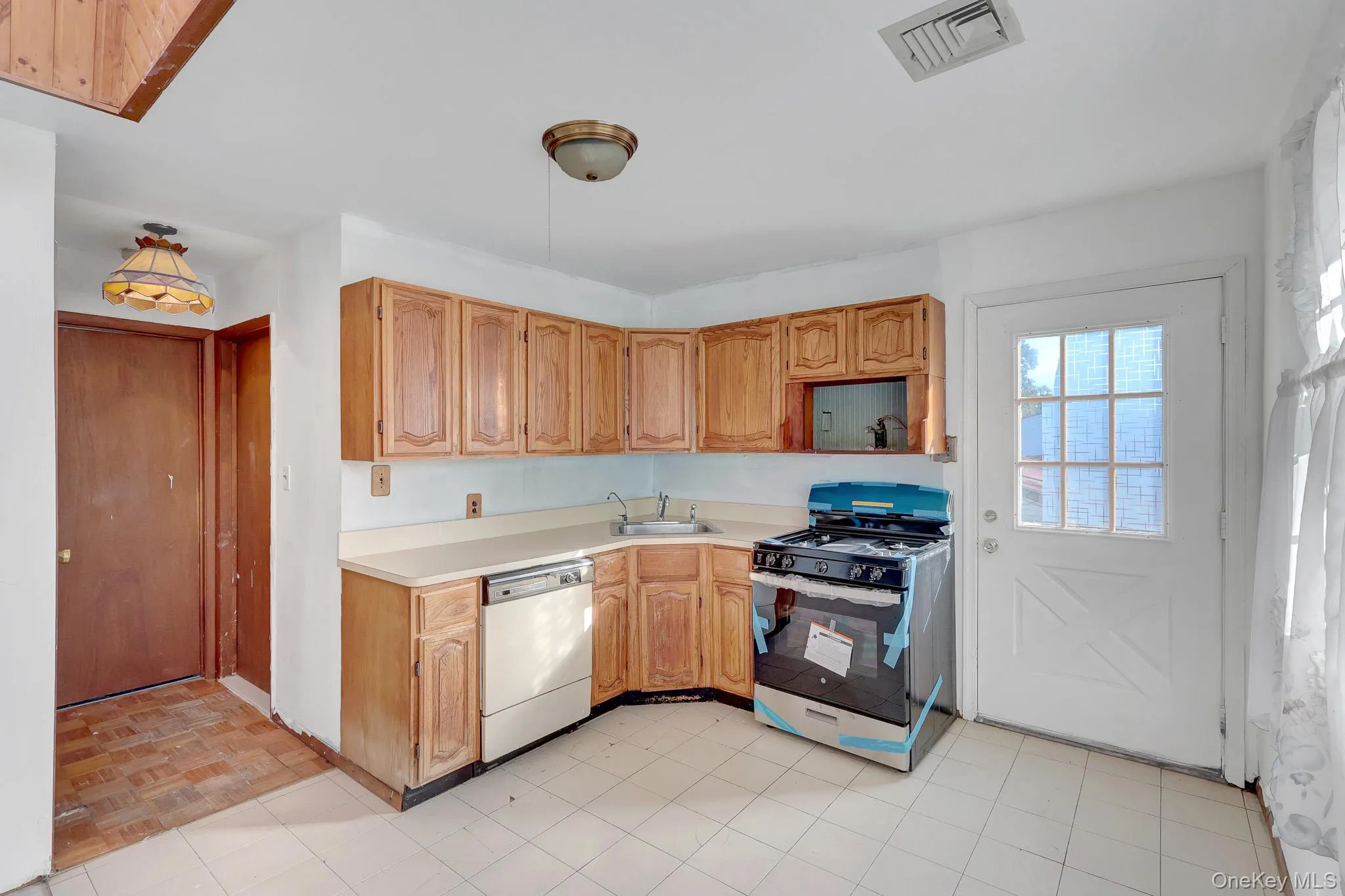 247 Delaware Avenue, Islip, NY, 6 Bedrooms Bedrooms, 12 Rooms Rooms,3 BathroomsBathrooms,Residential,For Rent,Delaware,0,1066009 247 Delaware Avenue, Islip, NY, 6 Bedrooms Bedrooms, 12 Rooms Rooms,3 BathroomsBathrooms,Residential,For Rent,Delaware,0,1066009
