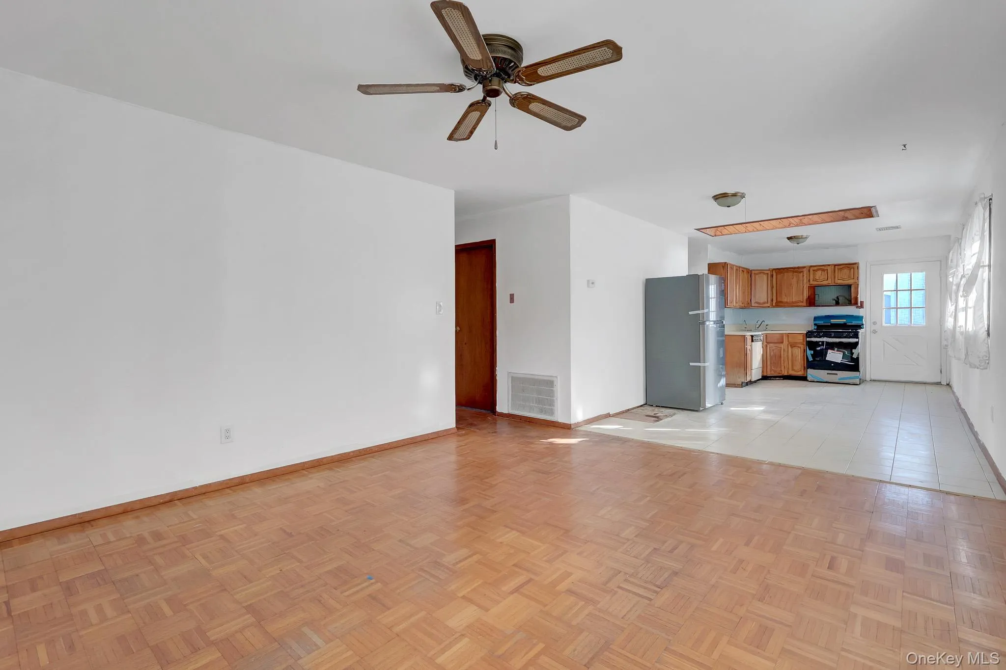 247 Delaware Avenue, Islip, NY, 6 Bedrooms Bedrooms, 12 Rooms Rooms,3 BathroomsBathrooms,Residential,For Rent,Delaware,0,1066009 247 Delaware Avenue, Islip, NY, 6 Bedrooms Bedrooms, 12 Rooms Rooms,3 BathroomsBathrooms,Residential,For Rent,Delaware,0,1066009