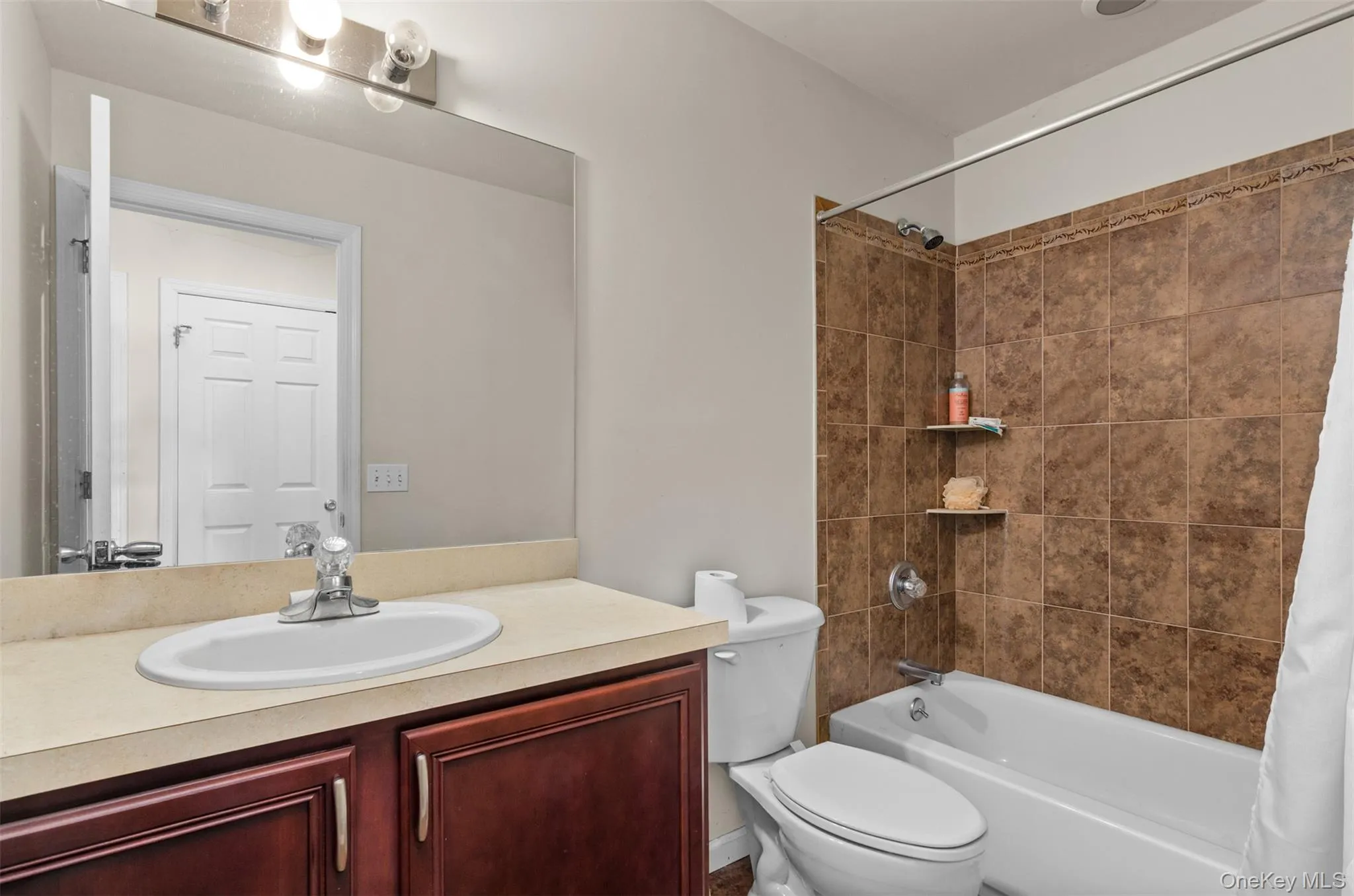 13 Horstead Court, Brookhaven, NY, 4 Bedrooms Bedrooms, 10 Rooms Rooms,2 BathroomsBathrooms,Residential,For Rent,Horstead,0,1066019 13 Horstead Court, Brookhaven, NY, 4 Bedrooms Bedrooms, 10 Rooms Rooms,2 BathroomsBathrooms,Residential,For Rent,Horstead,0,1066019