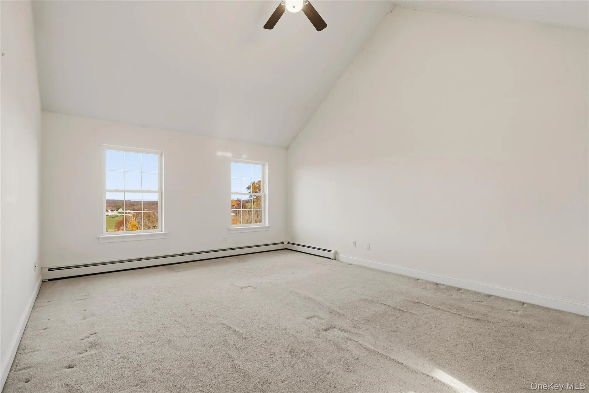 High ceiling, carpet, walk-in-closet, full bathroom High ceiling, carpet, walk-in-closet, full bathroom
