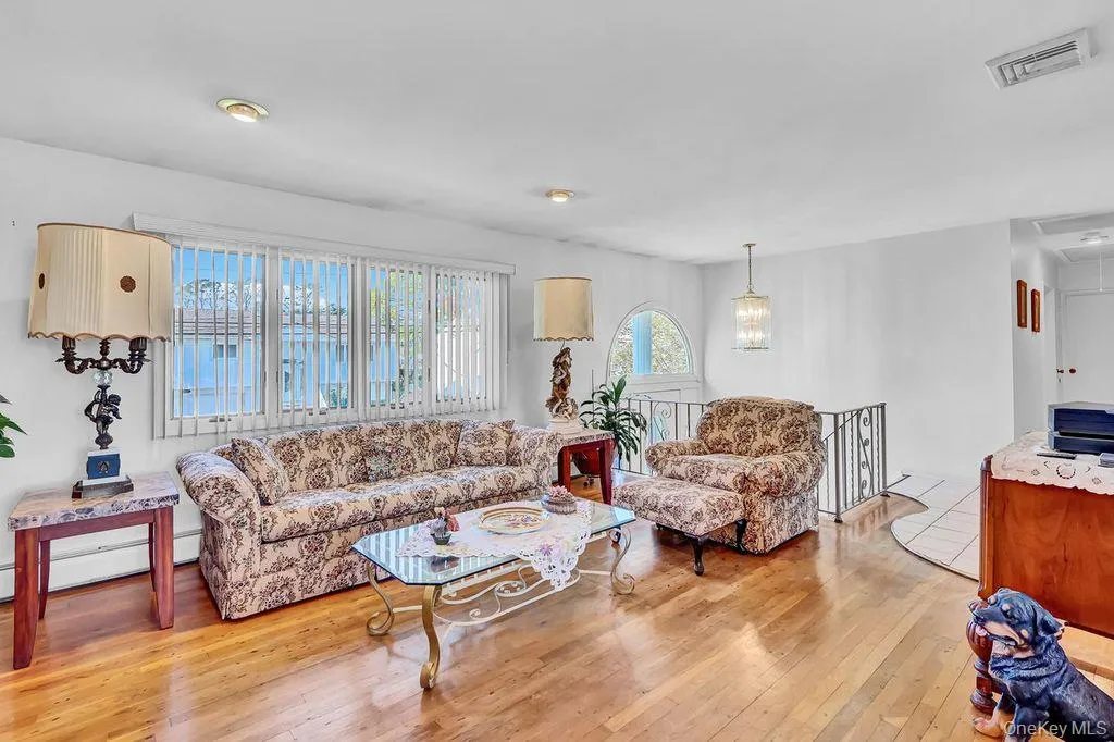 3727 Oceanside Road, Hempstead, NY, 4 Bedrooms Bedrooms, 3 Rooms Rooms,2 BathroomsBathrooms,Residential,For Rent,Oceanside,0,1066046 3727 Oceanside Road, Hempstead, NY, 4 Bedrooms Bedrooms, 3 Rooms Rooms,2 BathroomsBathrooms,Residential,For Rent,Oceanside,0,1066046