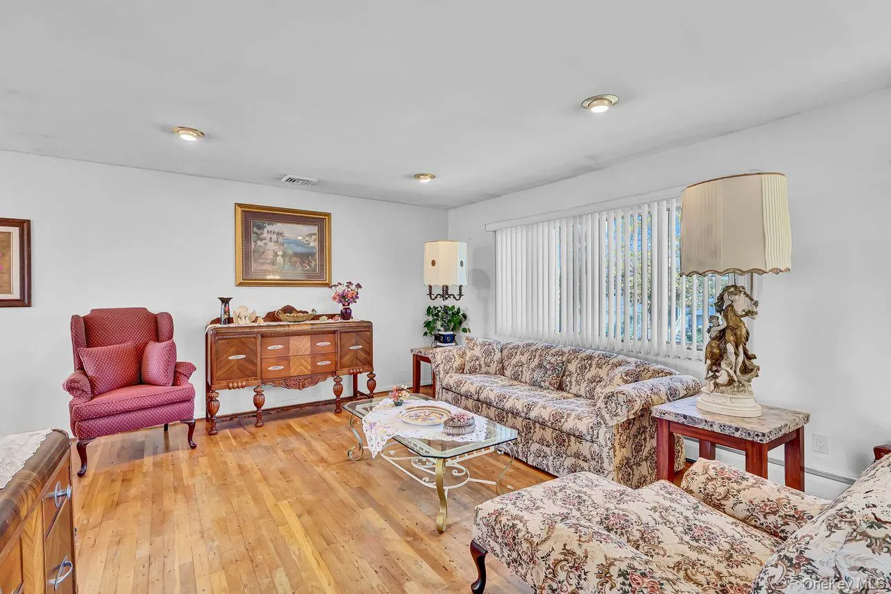 3727 Oceanside Road, Hempstead, NY, 4 Bedrooms Bedrooms, 3 Rooms Rooms,2 BathroomsBathrooms,Residential,For Rent,Oceanside,0,1066046 3727 Oceanside Road, Hempstead, NY, 4 Bedrooms Bedrooms, 3 Rooms Rooms,2 BathroomsBathrooms,Residential,For Rent,Oceanside,0,1066046