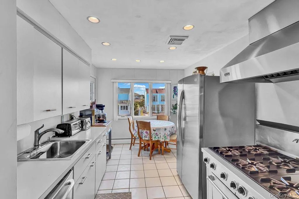 3727 Oceanside Road, Hempstead, NY, 4 Bedrooms Bedrooms, 3 Rooms Rooms,2 BathroomsBathrooms,Residential,For Rent,Oceanside,0,1066046 3727 Oceanside Road, Hempstead, NY, 4 Bedrooms Bedrooms, 3 Rooms Rooms,2 BathroomsBathrooms,Residential,For Rent,Oceanside,0,1066046