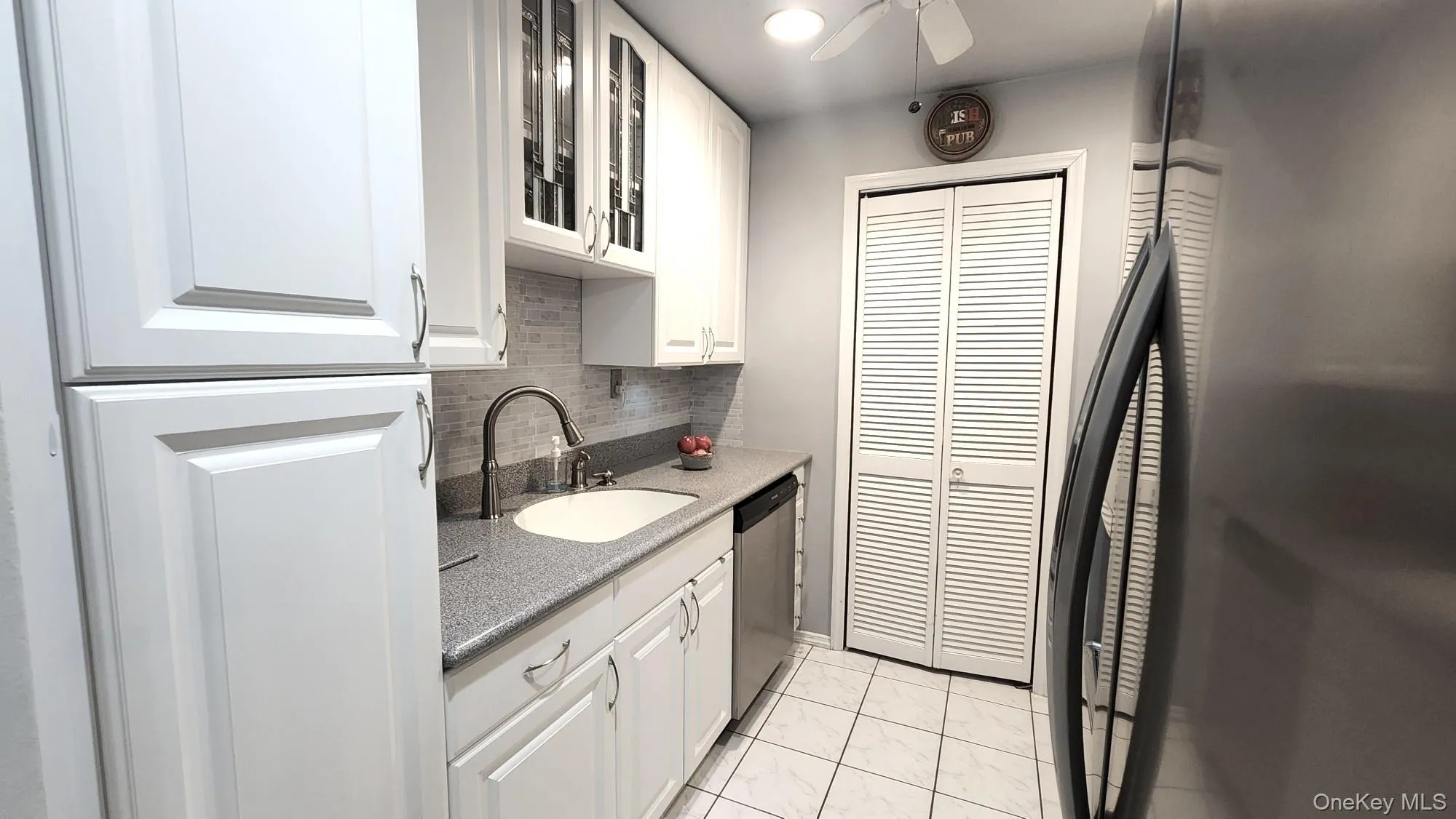 New Kitchen with Quartz Counter and Stainless Steel Appliances. New Kitchen with Quartz Counter and Stainless Steel Appliances.