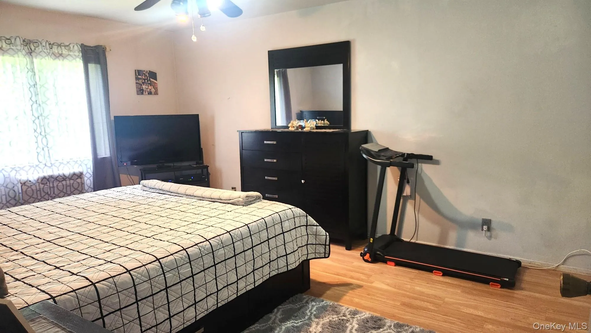 King Size Primary Bedroom. King Size Primary Bedroom.