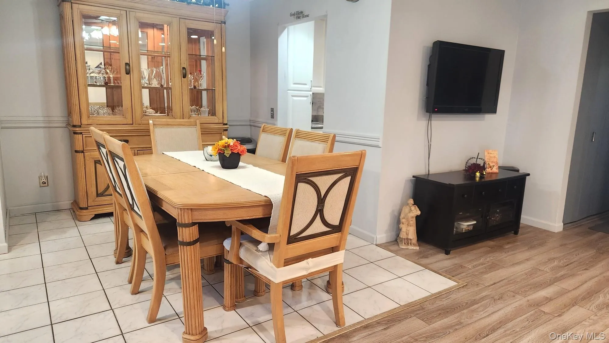 Large Dinning Room Large Dinning Room