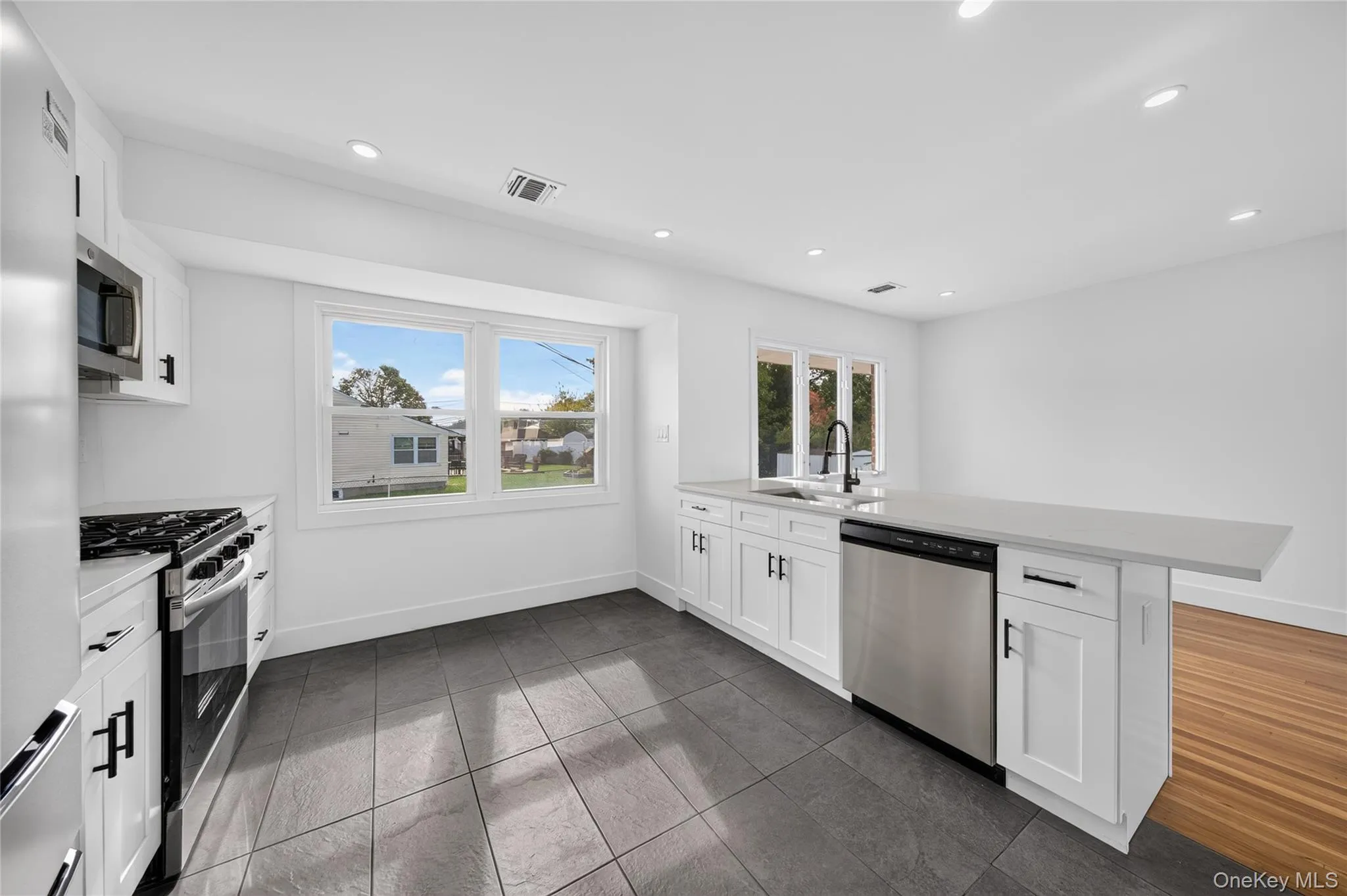 8 Whitebirch, Smithtown, NY, 4 Bedrooms Bedrooms, 10 Rooms Rooms,2 BathroomsBathrooms,Residential,For Rent,Whitebirch,0,1066102 8 Whitebirch, Smithtown, NY, 4 Bedrooms Bedrooms, 10 Rooms Rooms,2 BathroomsBathrooms,Residential,For Rent,Whitebirch,0,1066102