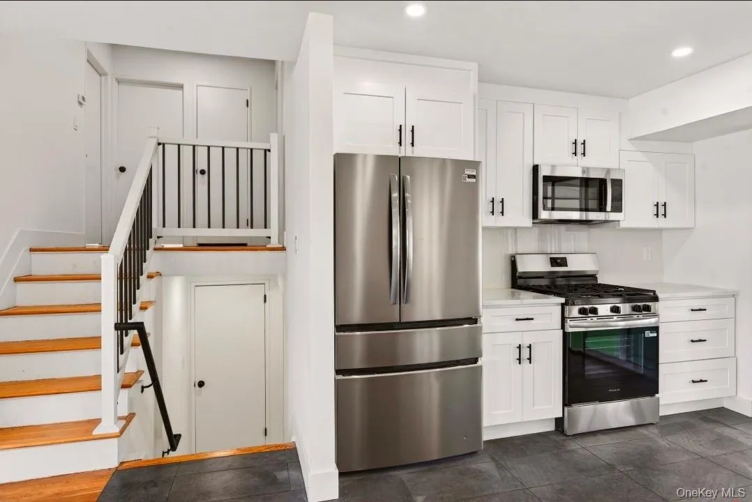 8 Whitebirch, Smithtown, NY, 4 Bedrooms Bedrooms, 10 Rooms Rooms,2 BathroomsBathrooms,Residential,For Rent,Whitebirch,0,1066102 8 Whitebirch, Smithtown, NY, 4 Bedrooms Bedrooms, 10 Rooms Rooms,2 BathroomsBathrooms,Residential,For Rent,Whitebirch,0,1066102