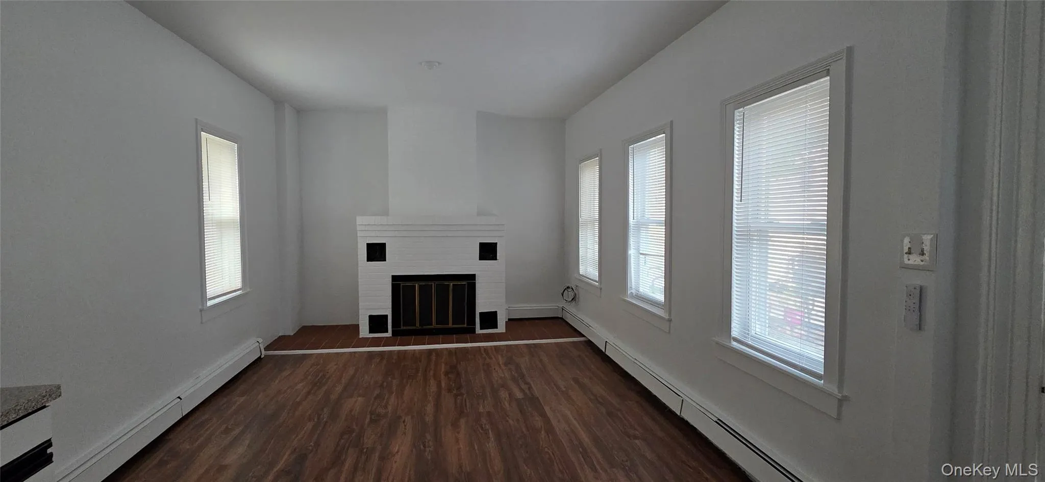 20 Hamilton Avenue, Oyster Bay, NY , With , 1 Bedroom , and , 3 Room , 1 Bathroom , For , Residential Lease , For Rent , 1066106 , MLSID,1066106 20 Hamilton Avenue, Oyster Bay, NY , With , 1 Bedroom , and , 3 Room , 1 Bathroom , For , Residential Lease , For Rent , 1066106 , MLSID,1066106