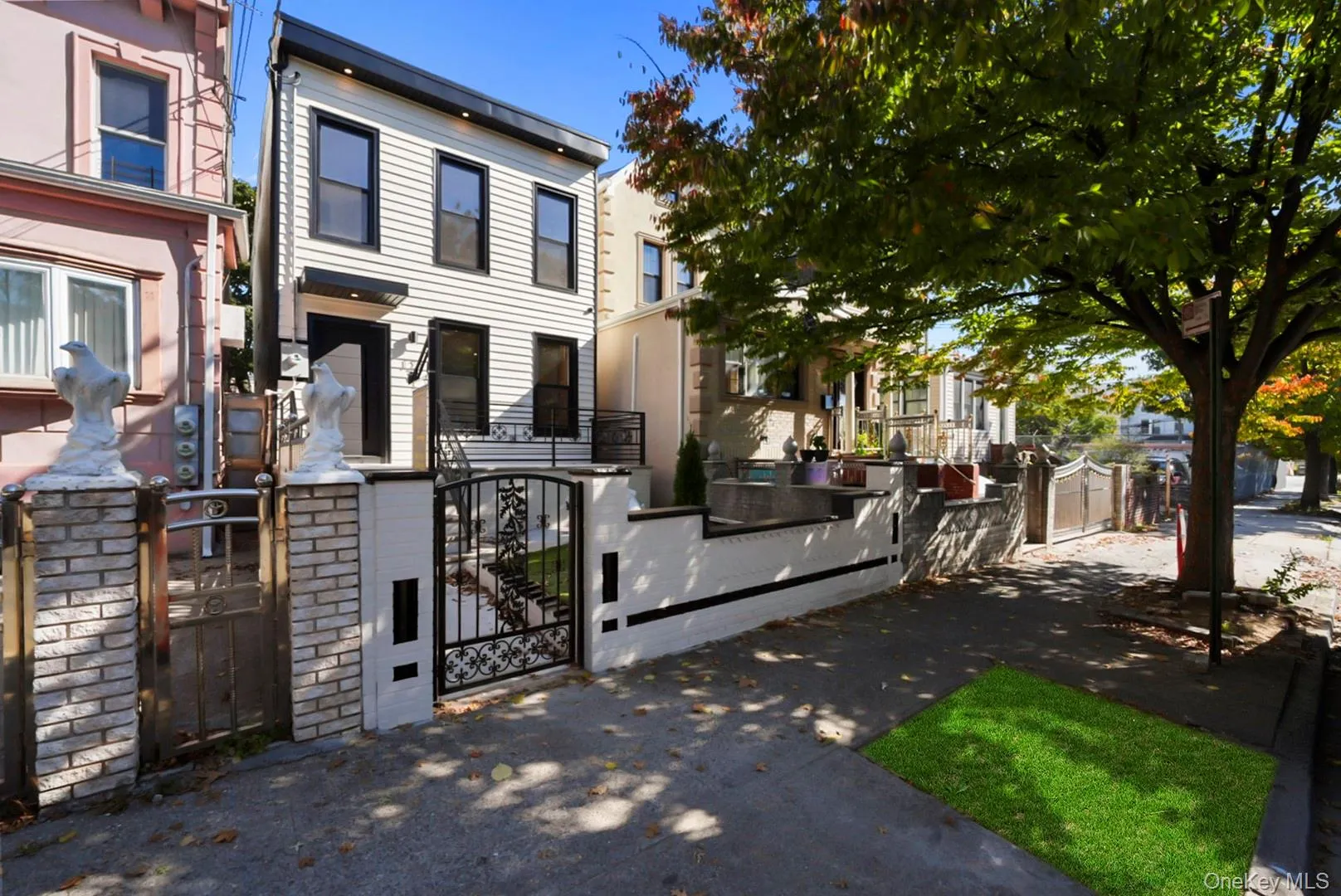 127 Crystal Street, New York, NY, 3 Bedrooms Bedrooms, 12 Rooms Rooms,3 BathroomsBathrooms,Residential,For Rent,Crystal,0,1066125 127 Crystal Street, New York, NY, 3 Bedrooms Bedrooms, 12 Rooms Rooms,3 BathroomsBathrooms,Residential,For Rent,Crystal,0,1066125