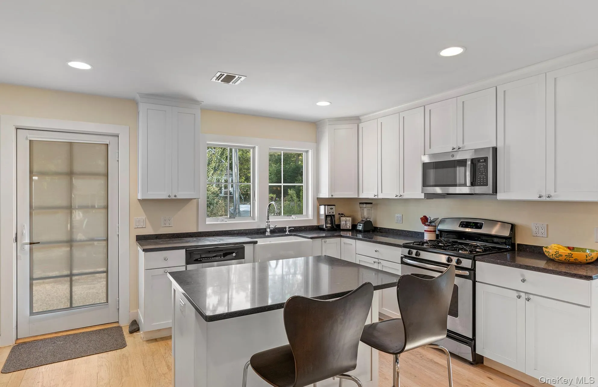 6 Gallatin Lane, East Hampton, New York 11937