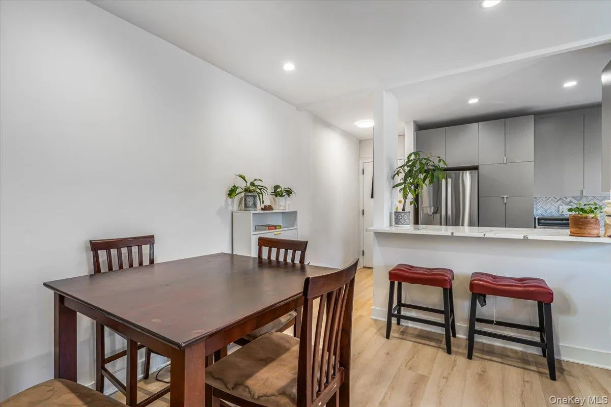 56-07 31st Avenue, New York, NY, 2 Bedrooms Bedrooms, 4 Rooms Rooms,1 BathroomBathrooms,Residential,For Rent,31st,0,1066343 56-07 31st Avenue, New York, NY, 2 Bedrooms Bedrooms, 4 Rooms Rooms,1 BathroomBathrooms,Residential,For Rent,31st,0,1066343