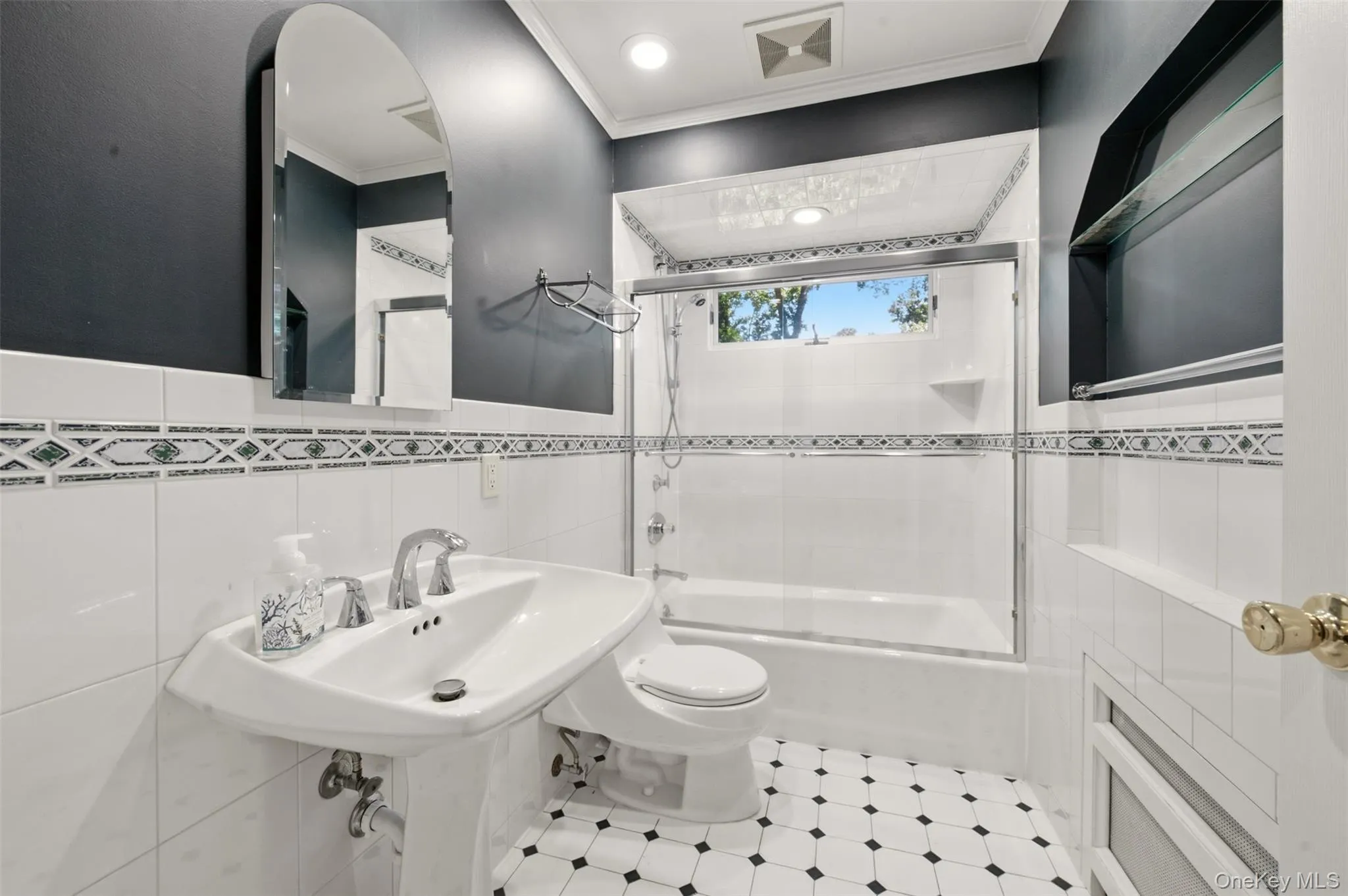 65 Drohan Street, Huntington, NY, 4 Bedrooms Bedrooms, 8 Rooms Rooms,3 BathroomsBathrooms,Residential,For Rent,Drohan,0,1066367 65 Drohan Street, Huntington, NY, 4 Bedrooms Bedrooms, 8 Rooms Rooms,3 BathroomsBathrooms,Residential,For Rent,Drohan,0,1066367