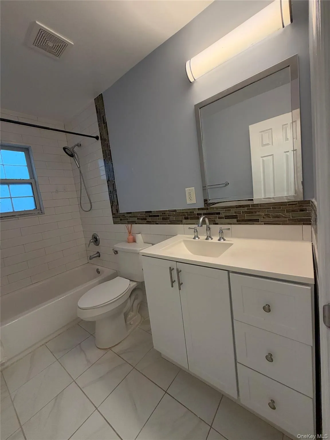 2328 New York Avenue, Huntington, NY, 2 Bedrooms Bedrooms, 5 Rooms Rooms,1 BathroomBathrooms,Residential Lease,For Rent,New York,0,1066429 2328 New York Avenue, Huntington, NY, 2 Bedrooms Bedrooms, 5 Rooms Rooms,1 BathroomBathrooms,Residential Lease,For Rent,New York,0,1066429