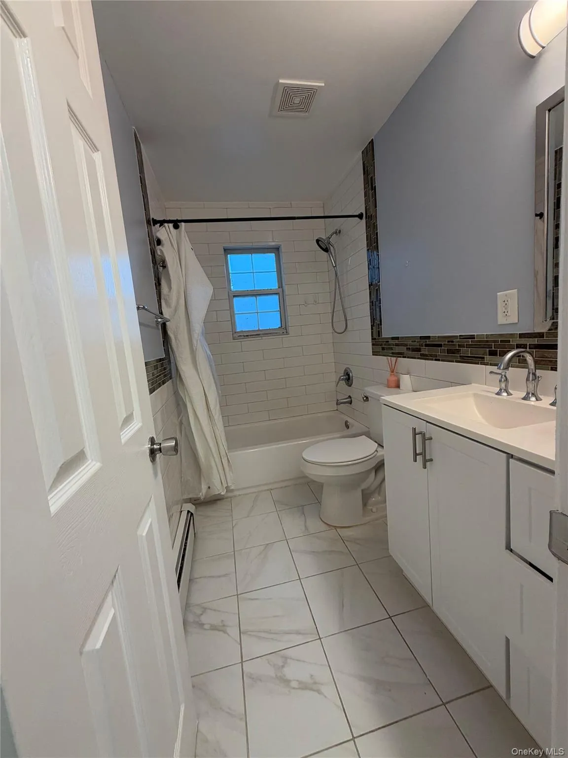 2328 New York Avenue, Huntington, NY, 2 Bedrooms Bedrooms, 5 Rooms Rooms,1 BathroomBathrooms,Residential Lease,For Rent,New York,0,1066429 2328 New York Avenue, Huntington, NY, 2 Bedrooms Bedrooms, 5 Rooms Rooms,1 BathroomBathrooms,Residential Lease,For Rent,New York,0,1066429