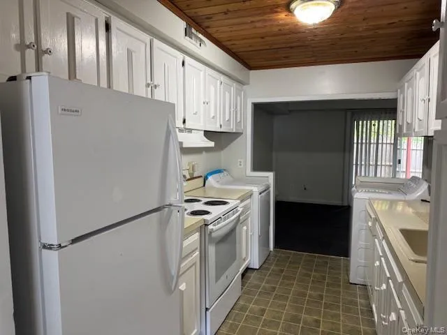 216 Hill Rise, Riverhead, NY , With , 3 Bedroom , and , 6 Room , 1 Bathroom , For , Residential Lease , For Rent , 1066436 , MLSID,1066436 216 Hill Rise, Riverhead, NY , With , 3 Bedroom , and , 6 Room , 1 Bathroom , For , Residential Lease , For Rent , 1066436 , MLSID,1066436