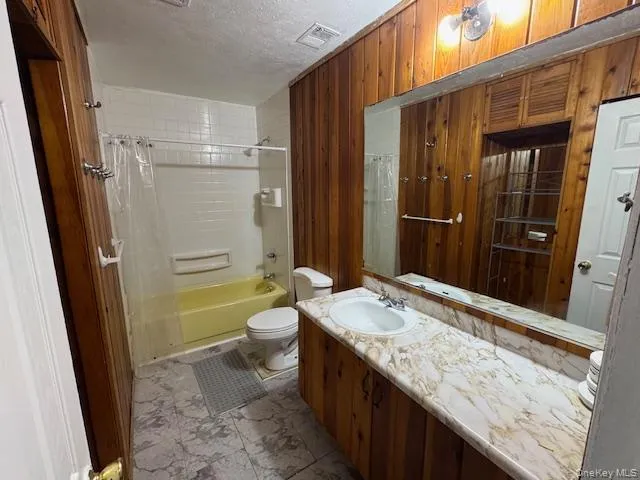 216 Hill Rise, Riverhead, NY , With , 3 Bedroom , and , 6 Room , 1 Bathroom , For , Residential Lease , For Rent , 1066436 , MLSID,1066436 216 Hill Rise, Riverhead, NY , With , 3 Bedroom , and , 6 Room , 1 Bathroom , For , Residential Lease , For Rent , 1066436 , MLSID,1066436