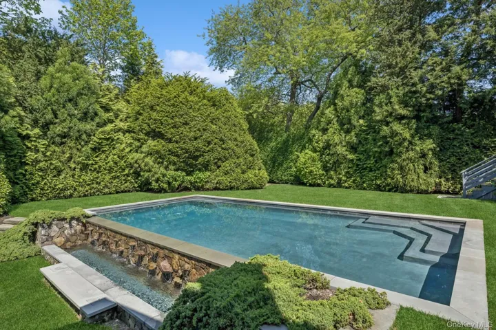 148 Moses Unit Missapogue Ct, Southampton, New York 11968