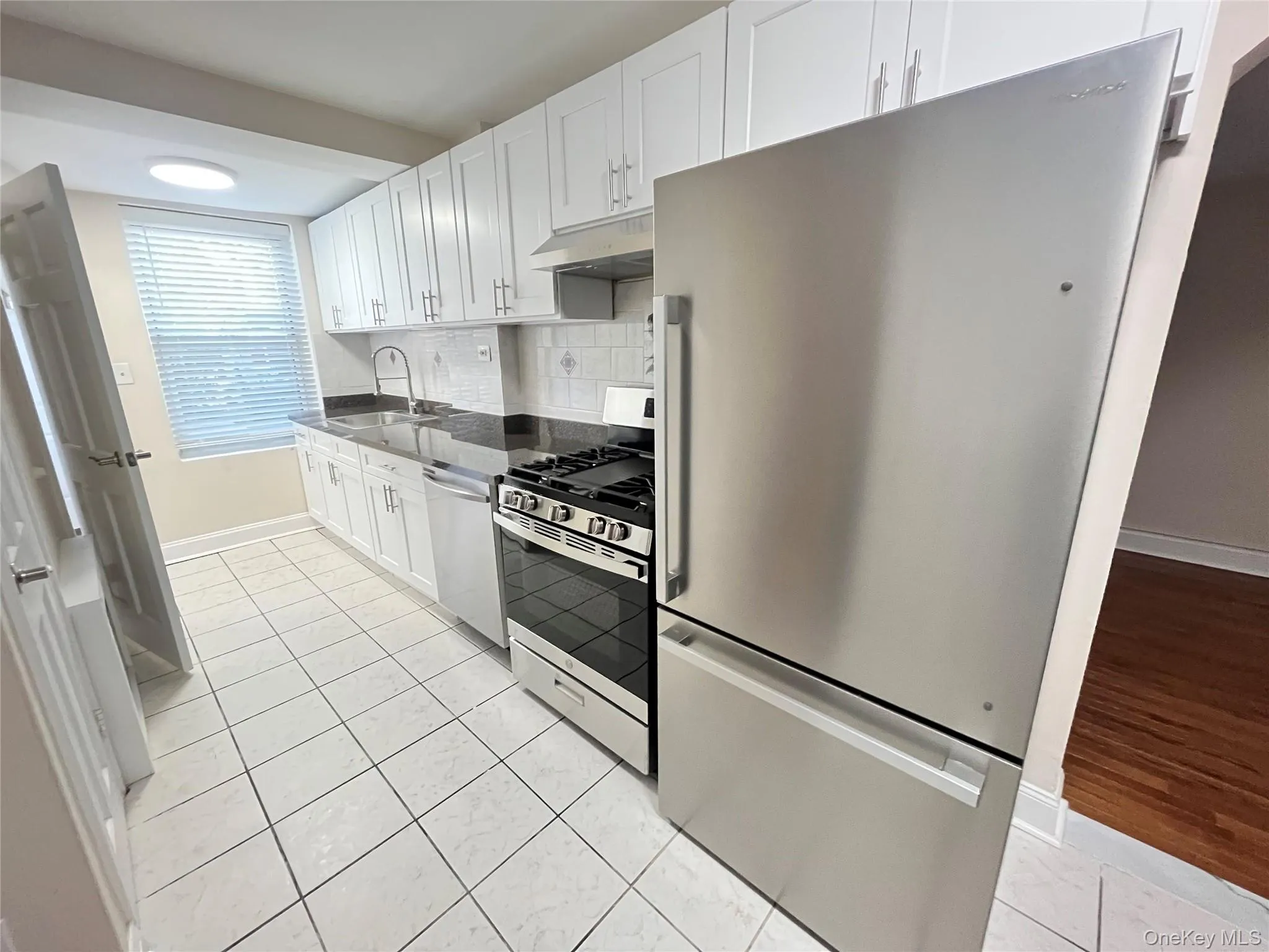 2220 Eastchester Road, New York, NY, 2 Bedrooms Bedrooms, 4 Rooms Rooms,1 BathroomBathrooms,Residential Lease,For Rent,Eastchester,0,1066513 2220 Eastchester Road, New York, NY, 2 Bedrooms Bedrooms, 4 Rooms Rooms,1 BathroomBathrooms,Residential Lease,For Rent,Eastchester,0,1066513