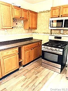 Eat in Kitchen Eat in Kitchen