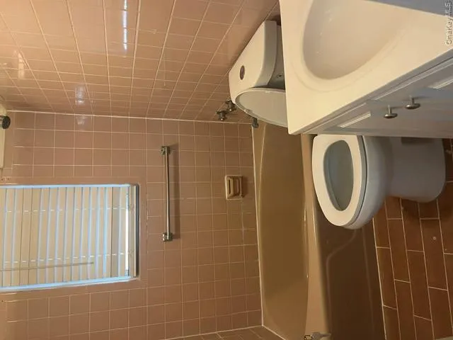 bathroom bathroom