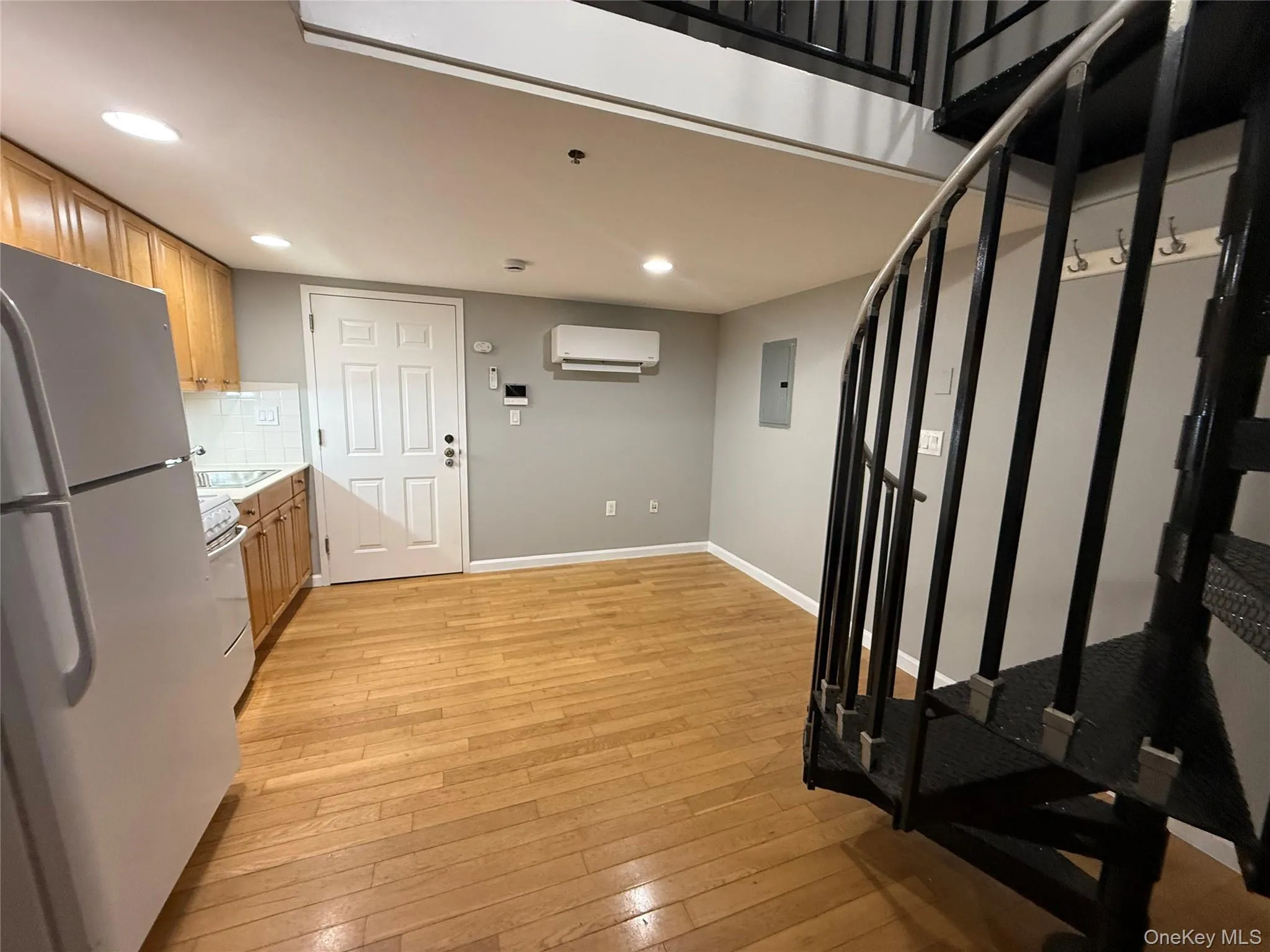 94 Fourth Avenue, Islip, NY , With , and , 2 Room , 1 Bathroom , For , Residential Lease , For Rent , 1067003 , MLSID,1067003 94 Fourth Avenue, Islip, NY , With , and , 2 Room , 1 Bathroom , For , Residential Lease , For Rent , 1067003 , MLSID,1067003