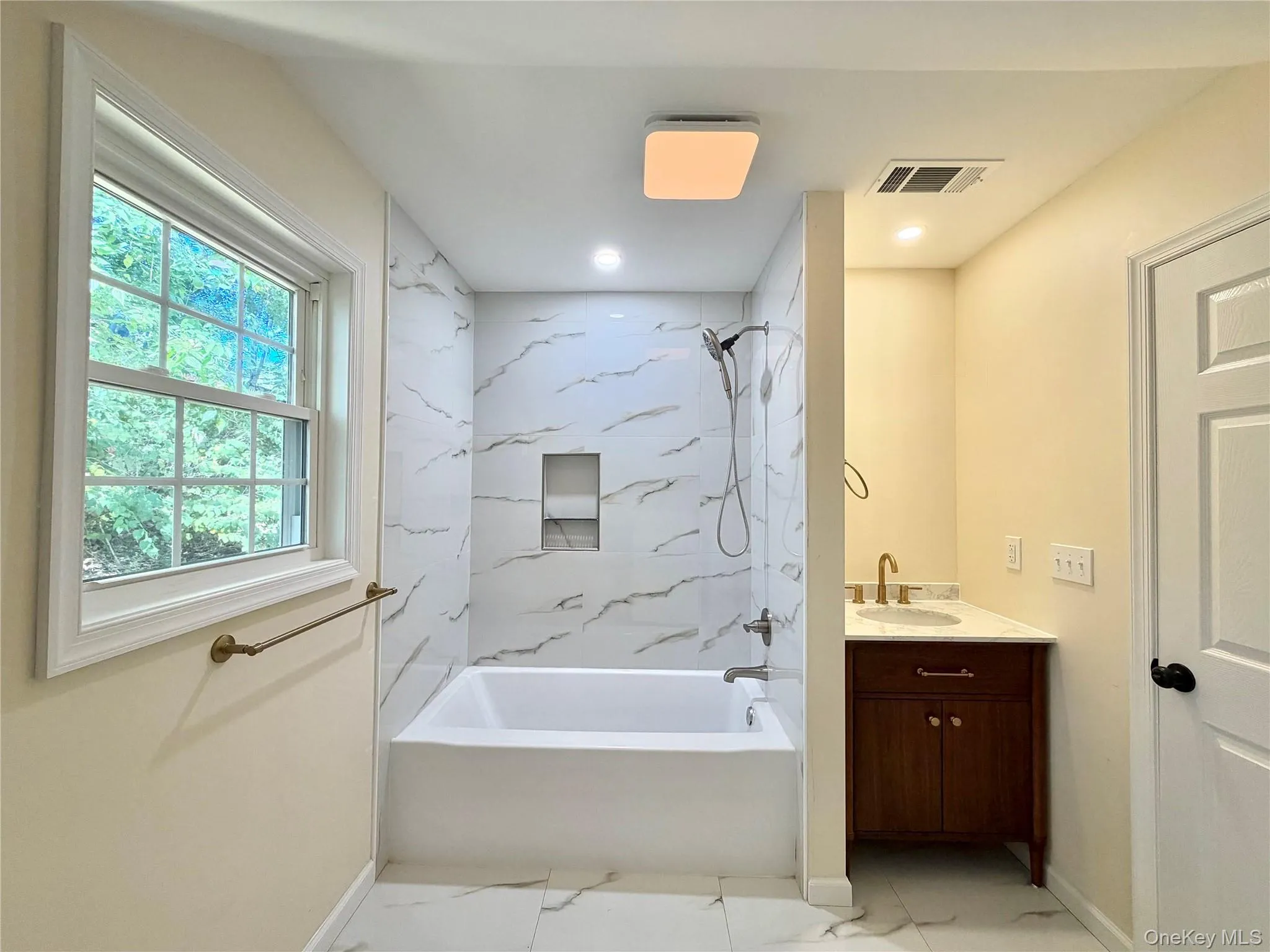 160 Smith Street, Poughkeepsie, NY , With , 3 Bedroom , and , 6 Room , 1 Bathroom , For , Residential Lease , For Rent , 1067073 , MLSID,1067073 160 Smith Street, Poughkeepsie, NY , With , 3 Bedroom , and , 6 Room , 1 Bathroom , For , Residential Lease , For Rent , 1067073 , MLSID,1067073