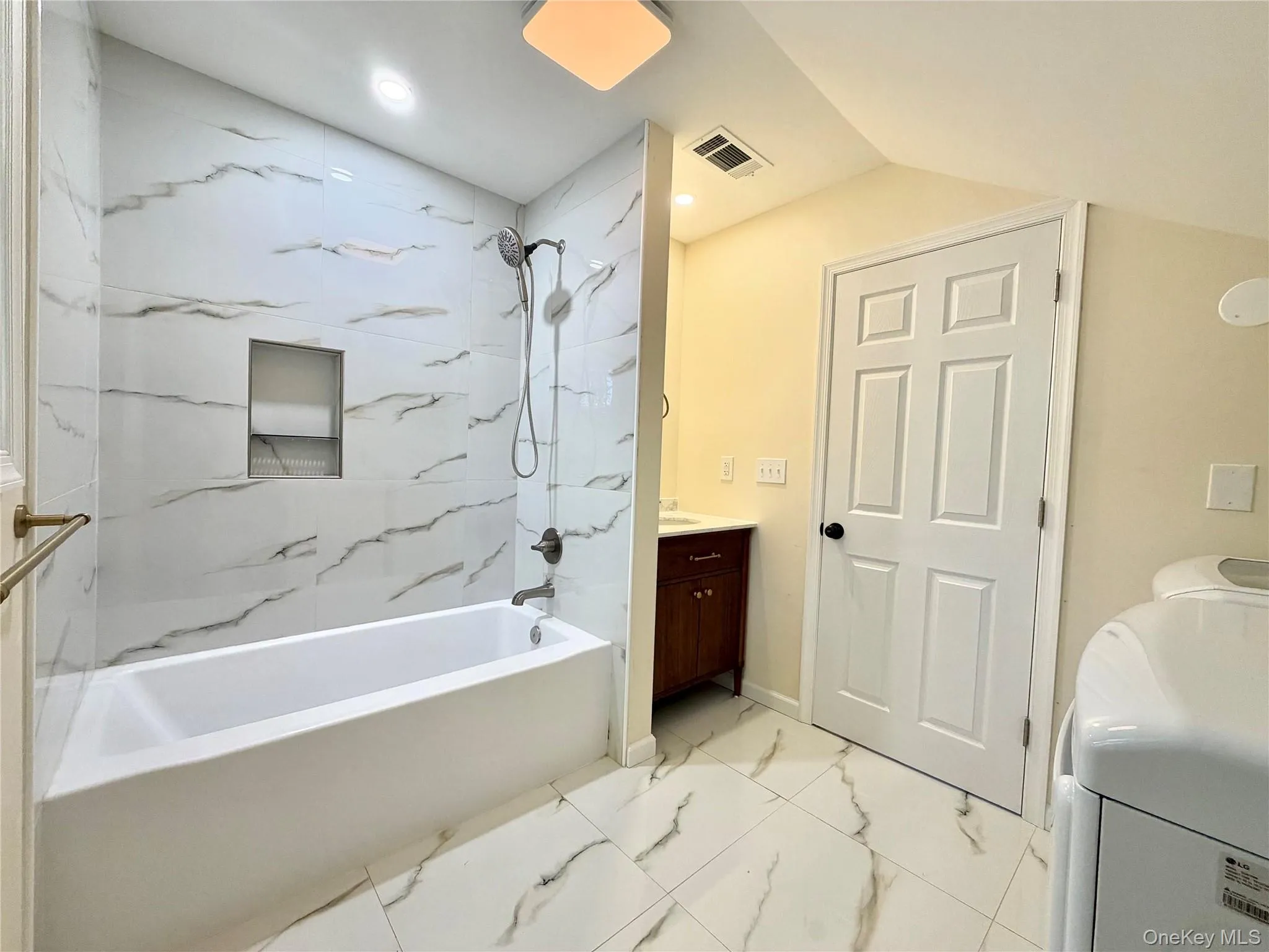 160 Smith Street, Poughkeepsie, NY , With , 3 Bedroom , and , 6 Room , 1 Bathroom , For , Residential Lease , For Rent , 1067073 , MLSID,1067073 160 Smith Street, Poughkeepsie, NY , With , 3 Bedroom , and , 6 Room , 1 Bathroom , For , Residential Lease , For Rent , 1067073 , MLSID,1067073