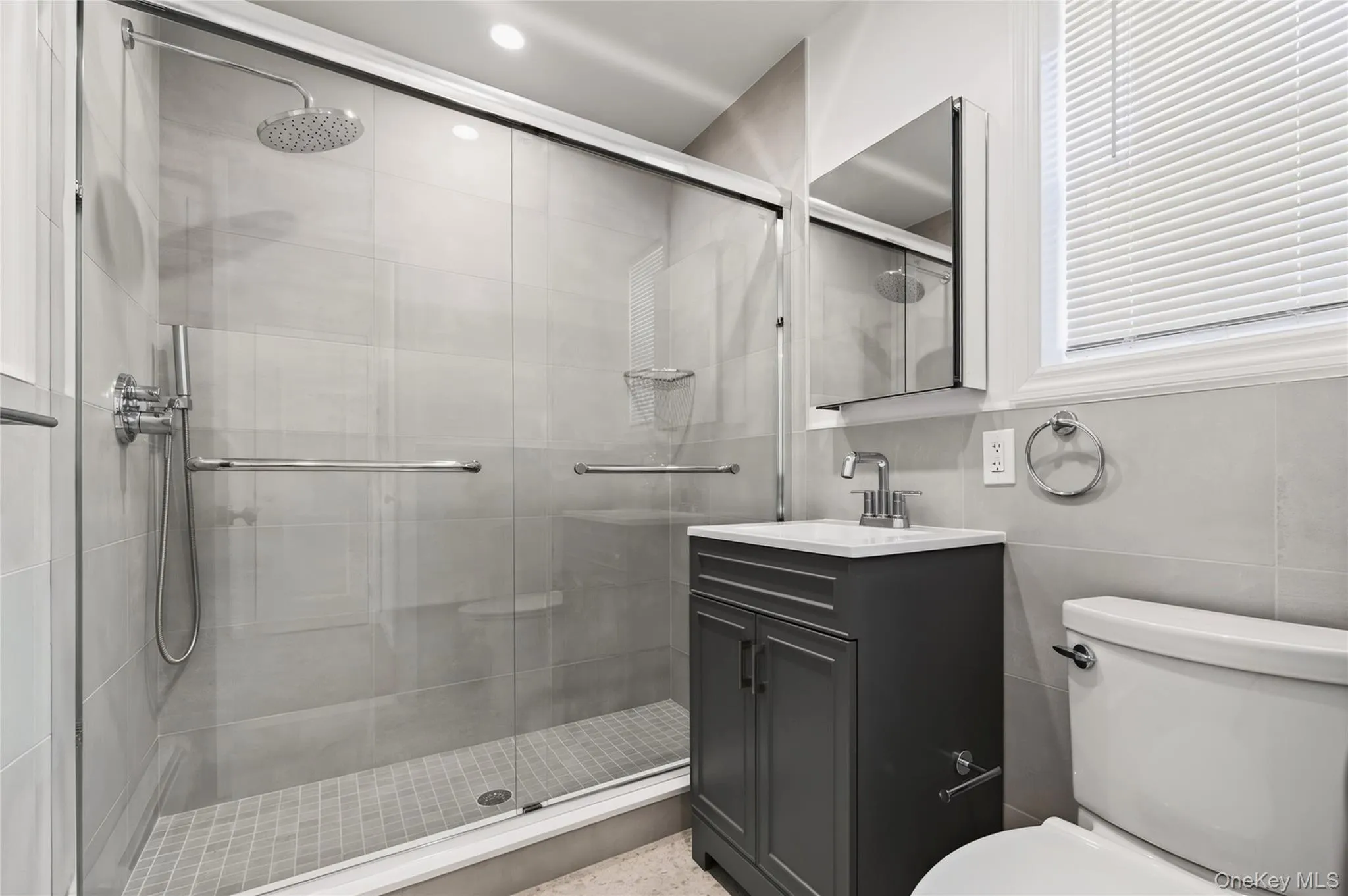 25 Bella Vista Avenue, Glen Cove, NY , With , 3 Bedroom , and , 6 Room , 2 Bathroom , For , Residential Lease , For Rent , 1067275 , MLSID,1067275 25 Bella Vista Avenue, Glen Cove, NY , With , 3 Bedroom , and , 6 Room , 2 Bathroom , For , Residential Lease , For Rent , 1067275 , MLSID,1067275