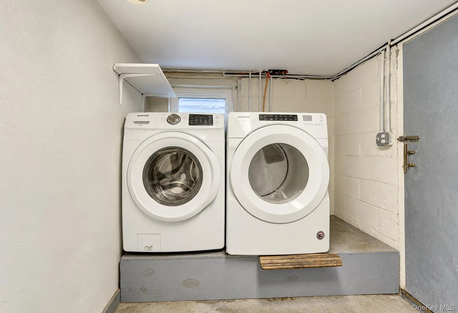 51 1st Street, Hempstead, NY , With , 2 Bedroom , and , 3 Room , 1 Bathroom , For , Residential Lease , For Rent , 1067383 , MLSID,1067383 51 1st Street, Hempstead, NY , With , 2 Bedroom , and , 3 Room , 1 Bathroom , For , Residential Lease , For Rent , 1067383 , MLSID,1067383