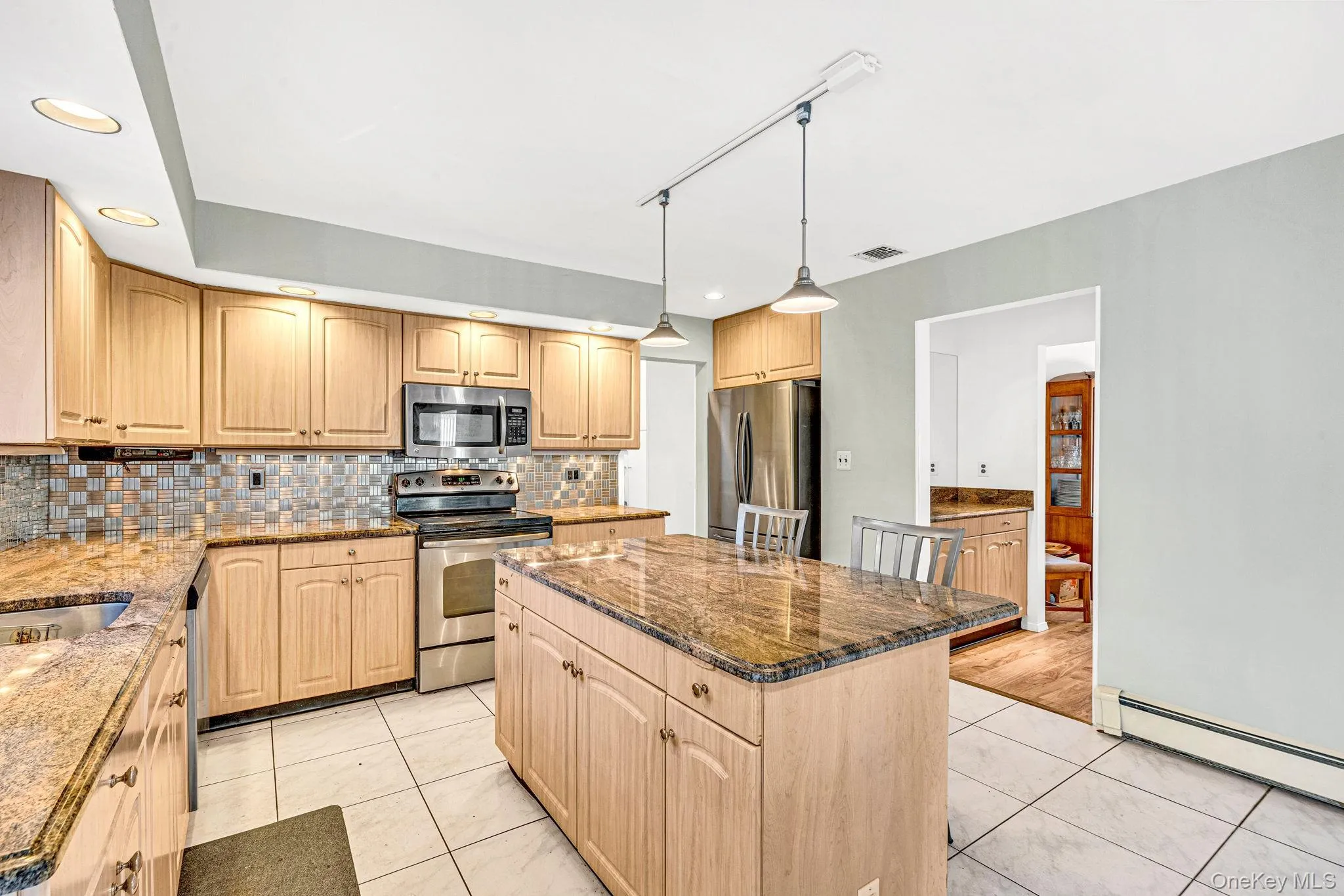 8 Hyanis Court, Brookhaven, NY, 3 Bedrooms Bedrooms, 9 Rooms Rooms,2 BathroomsBathrooms,Residential,For Rent,Hyanis,0,1067583 8 Hyanis Court, Brookhaven, NY, 3 Bedrooms Bedrooms, 9 Rooms Rooms,2 BathroomsBathrooms,Residential,For Rent,Hyanis,0,1067583