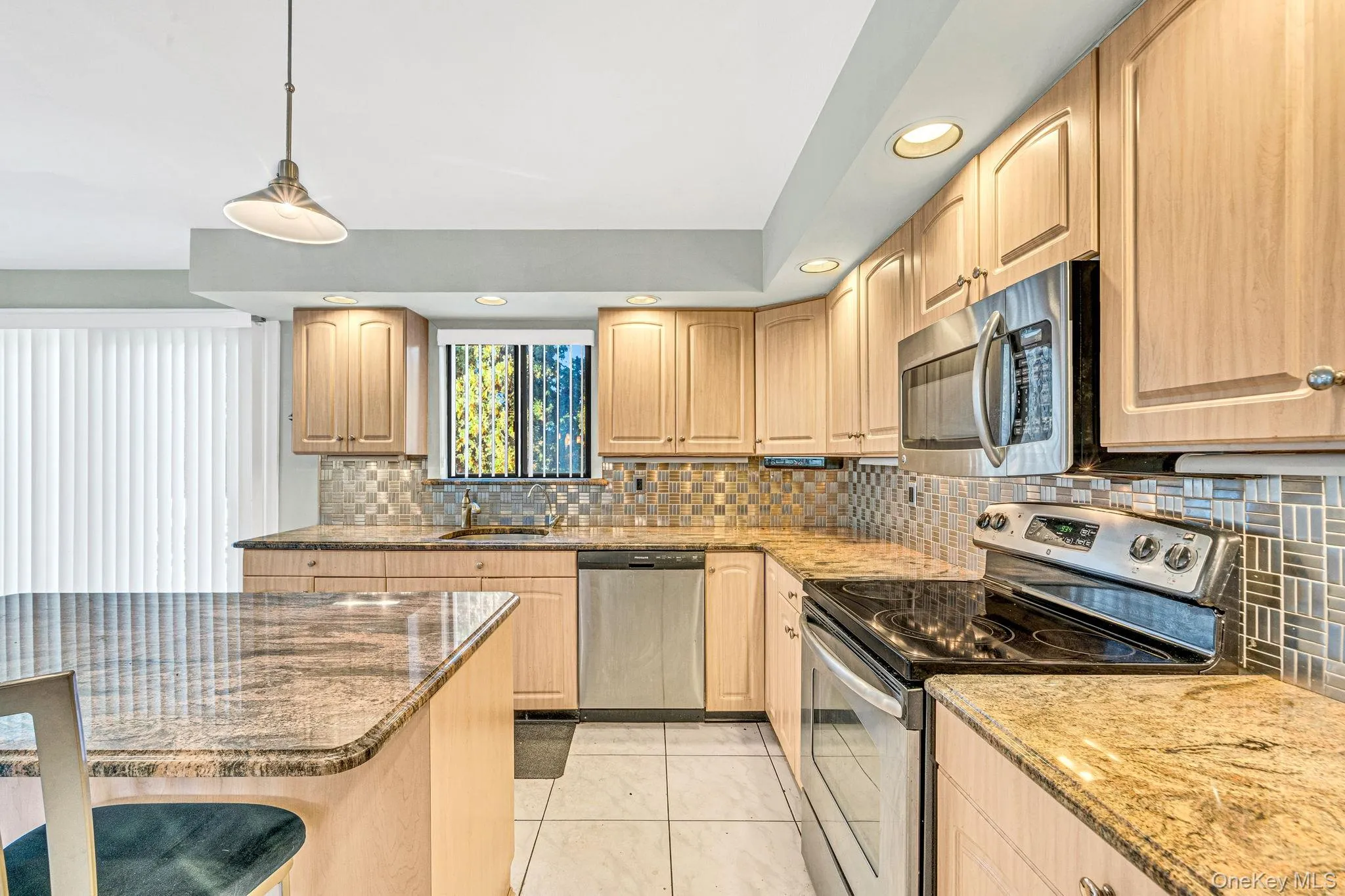 8 Hyanis Court, Brookhaven, NY, 3 Bedrooms Bedrooms, 9 Rooms Rooms,2 BathroomsBathrooms,Residential,For Rent,Hyanis,0,1067583 8 Hyanis Court, Brookhaven, NY, 3 Bedrooms Bedrooms, 9 Rooms Rooms,2 BathroomsBathrooms,Residential,For Rent,Hyanis,0,1067583