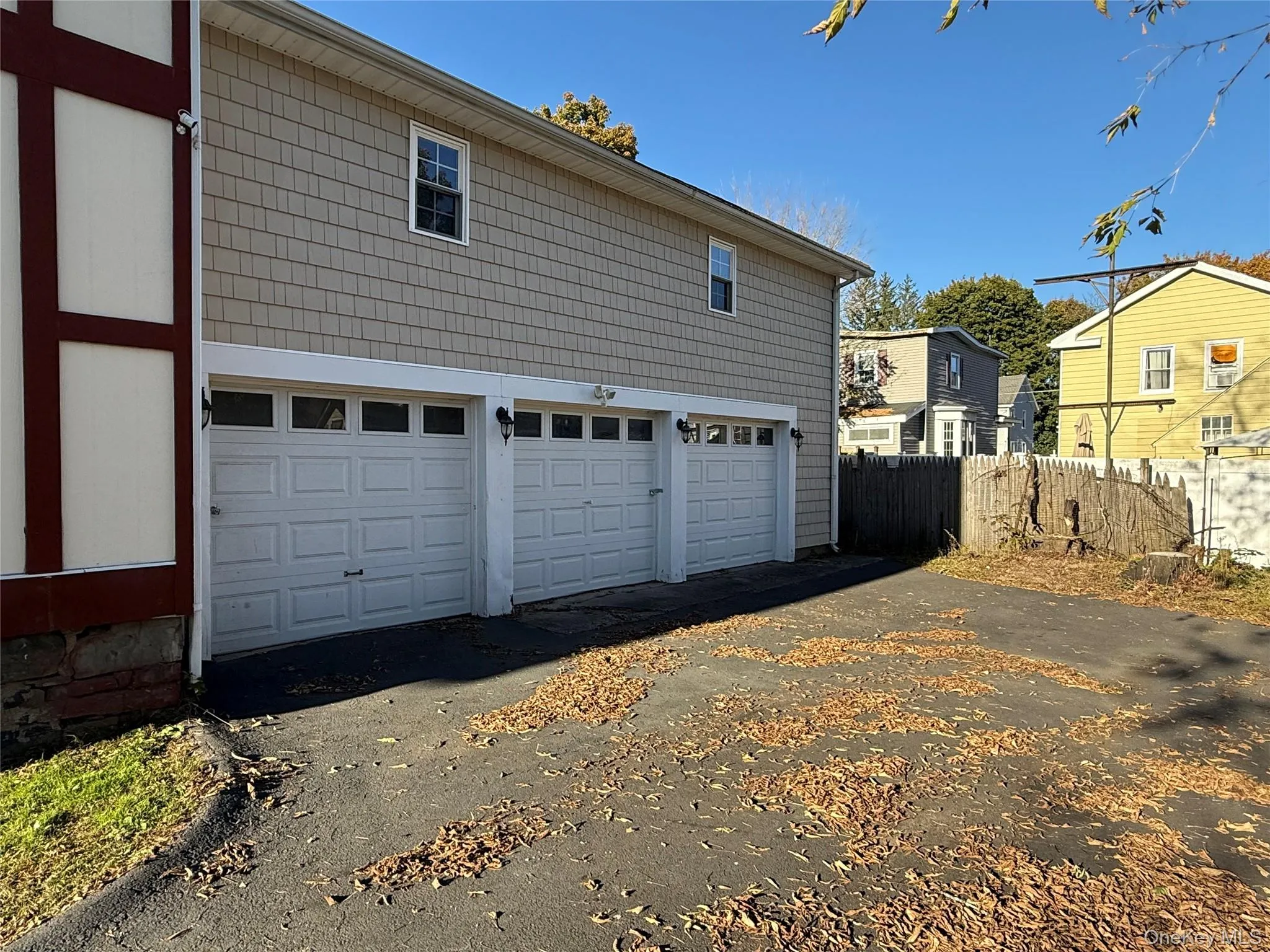 Tenant gets 1 garage space Tenant gets 1 garage space