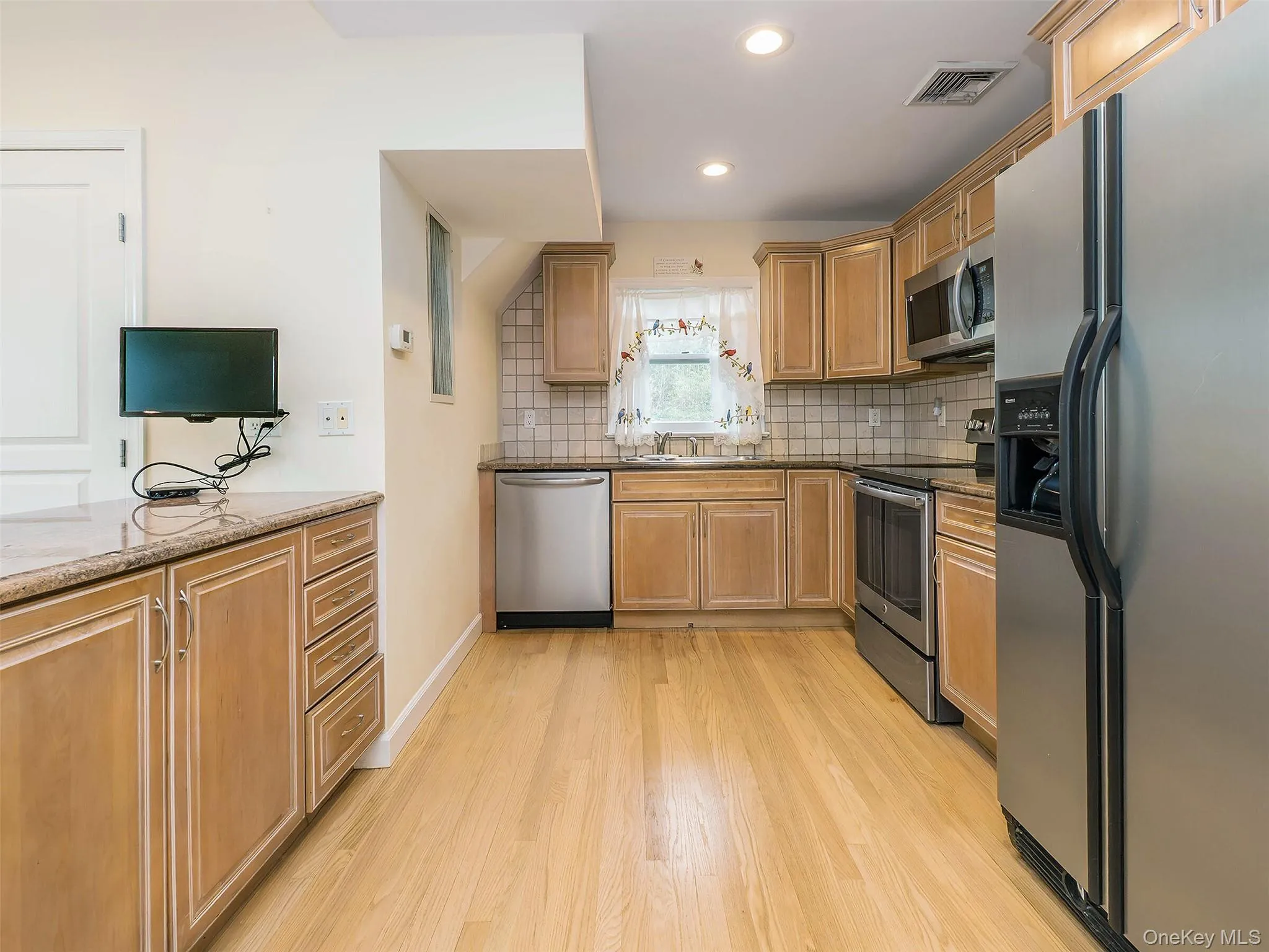 65 Shore Road, Glen Cove, NY , With , 2 Bedroom , and , 4 Room , 1 Bathroom , For , Residential Lease , For Rent , 1067815 , MLSID,1067815 65 Shore Road, Glen Cove, NY , With , 2 Bedroom , and , 4 Room , 1 Bathroom , For , Residential Lease , For Rent , 1067815 , MLSID,1067815