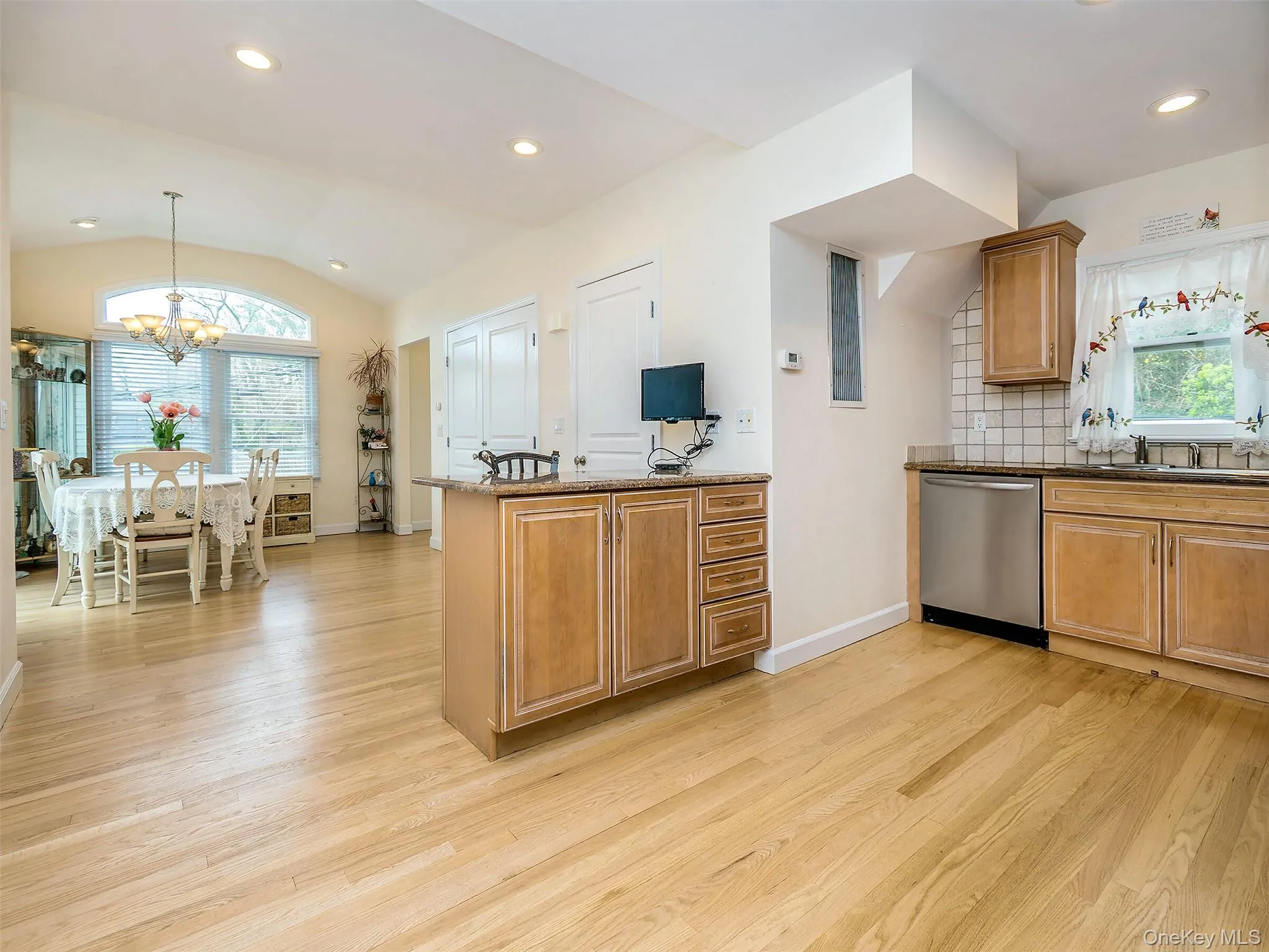 65 Shore Road, Glen Cove, NY , With , 2 Bedroom , and , 4 Room , 1 Bathroom , For , Residential Lease , For Rent , 1067815 , MLSID,1067815 65 Shore Road, Glen Cove, NY , With , 2 Bedroom , and , 4 Room , 1 Bathroom , For , Residential Lease , For Rent , 1067815 , MLSID,1067815