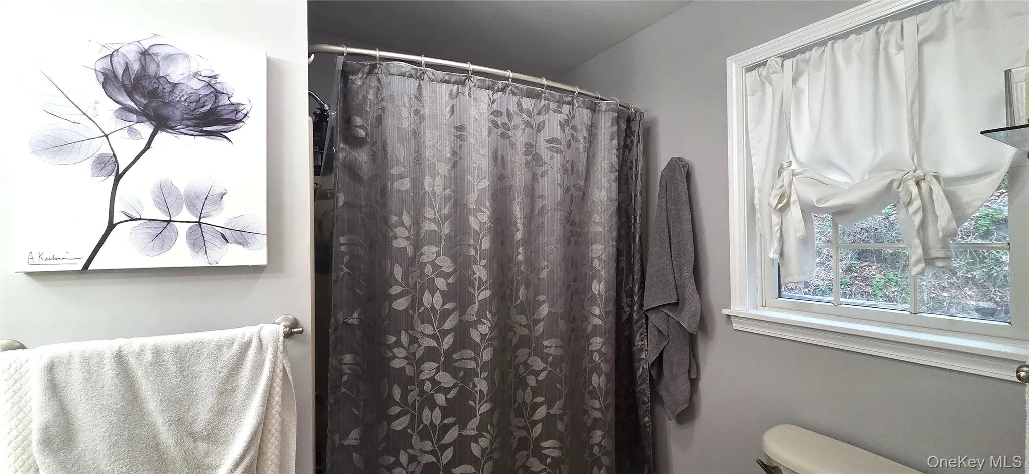 Primary bath has tub/shower combination Primary bath has tub/shower combination