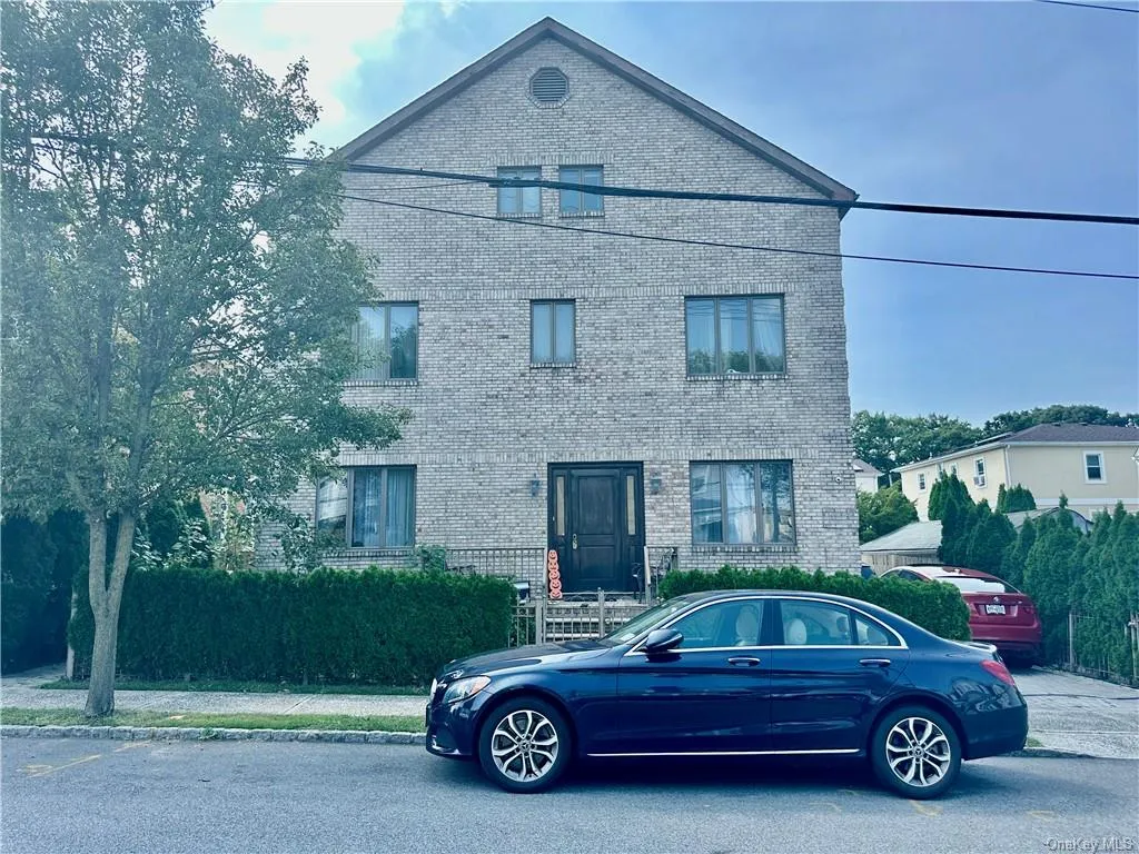 View of front of property View of front of property