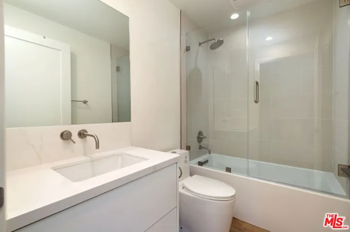 822 S Plymouth Boulevard 2, Los Angeles, California 90005